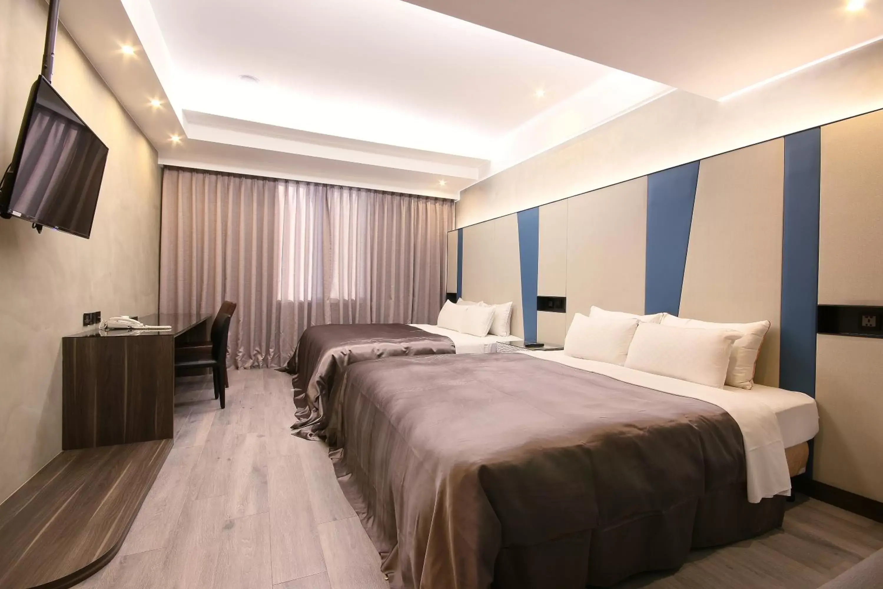 Property building, Bed in Feng Cai Motel