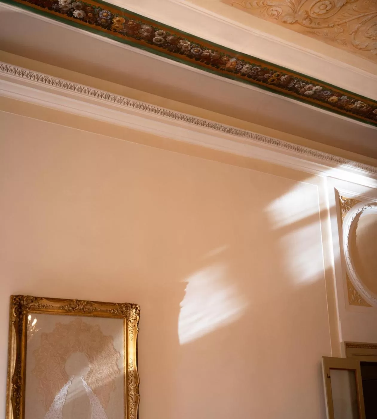 Decorative detail in Eight Venezia