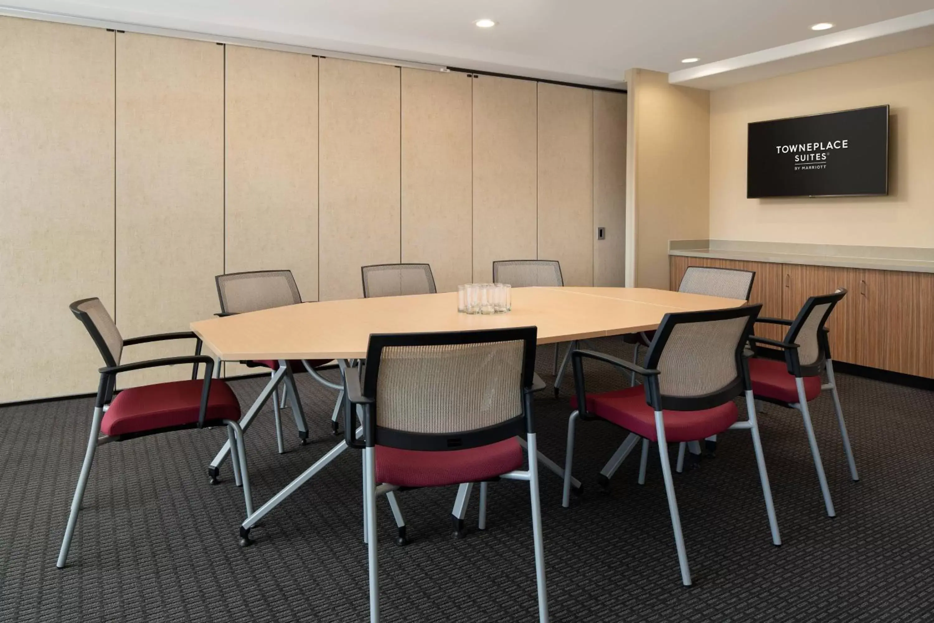 Meeting/conference room in TownePlace Suites Fresno Clovis