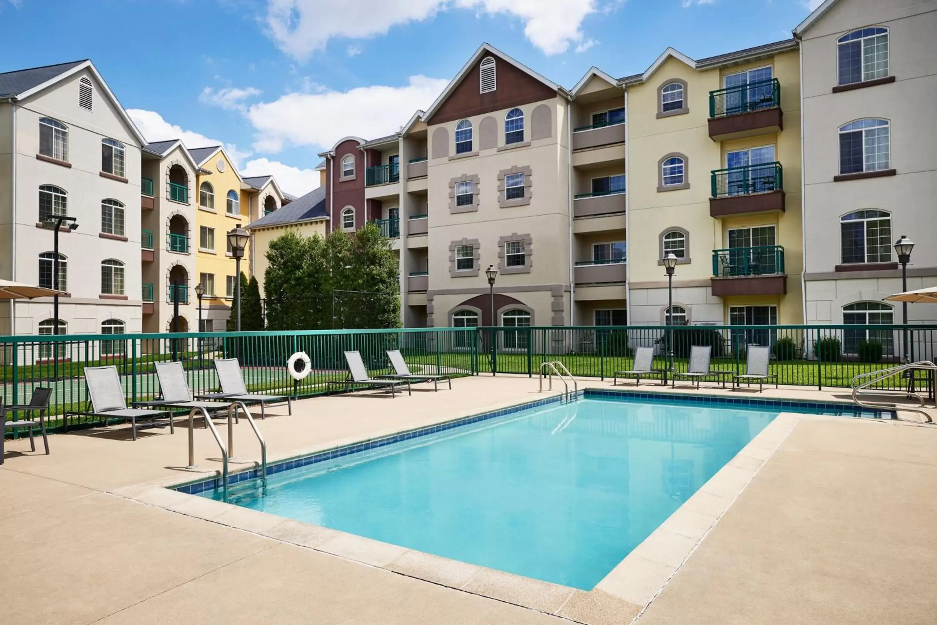Swimming pool, Property Building in Residence Inn Springfield