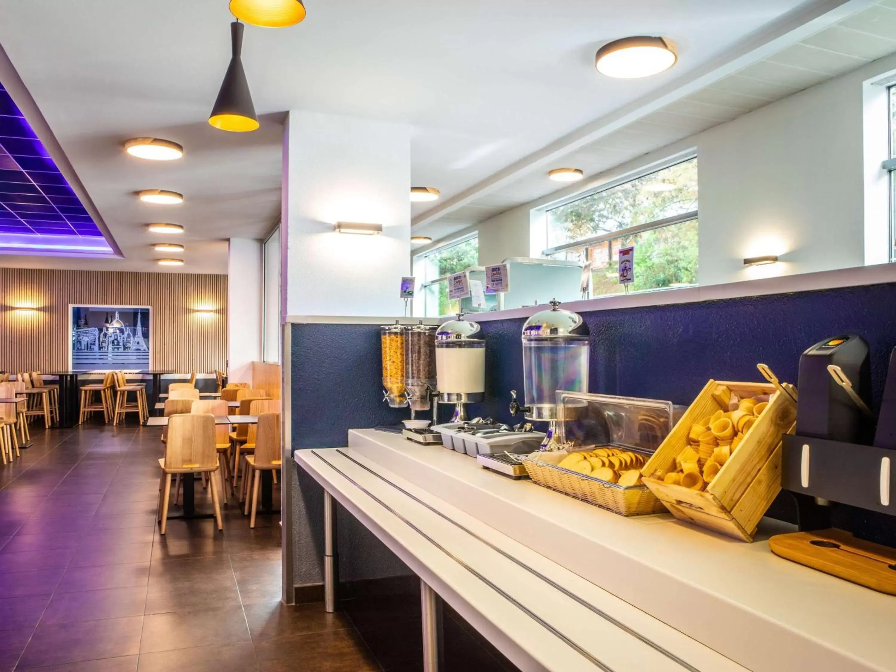 Food and drinks, Restaurant/Places to Eat in ibis budget Paris Porte De Montmartre