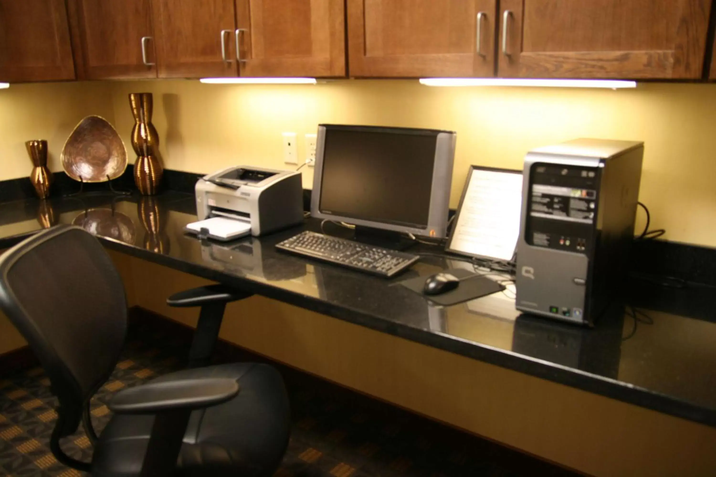 Business facilities in Hampton Inn La Junta