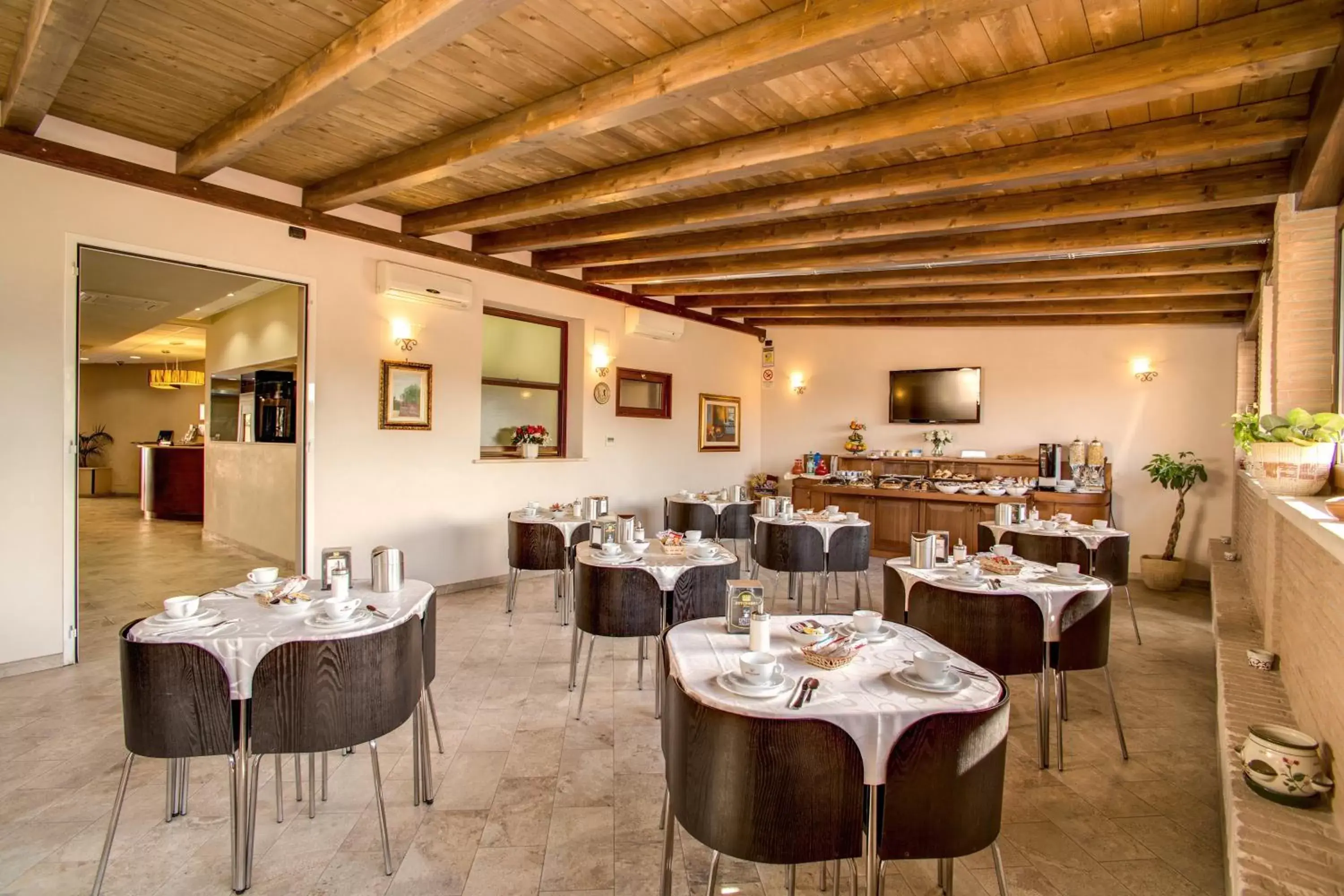 Restaurant/Places to Eat in Hotel Roma Tiburtina Metro