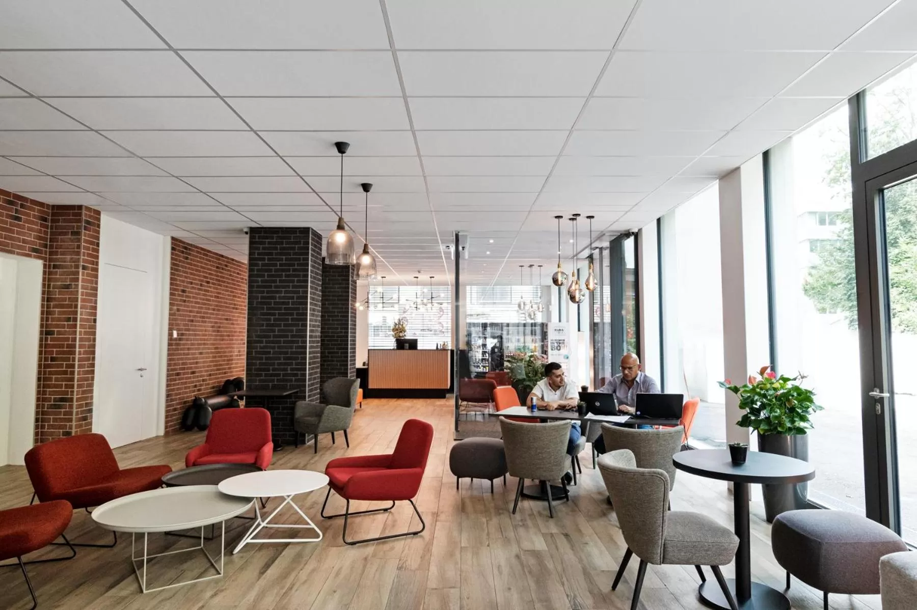 Lounge or bar in B&B HOTEL Zürich Wallisellen