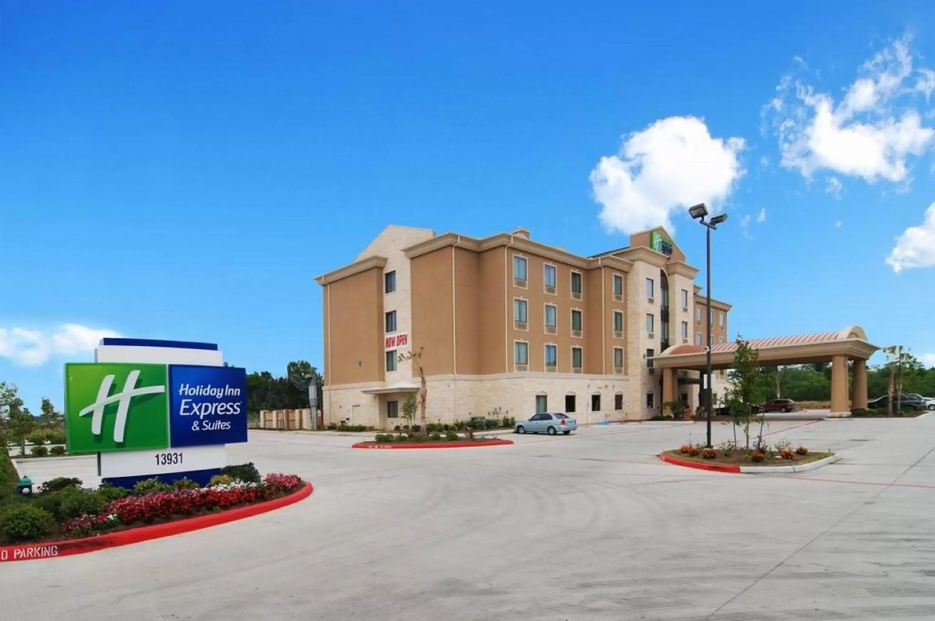 Property Building in Holiday Inn Express & Suites Houston South - Near Pearland, an IHG Hotel