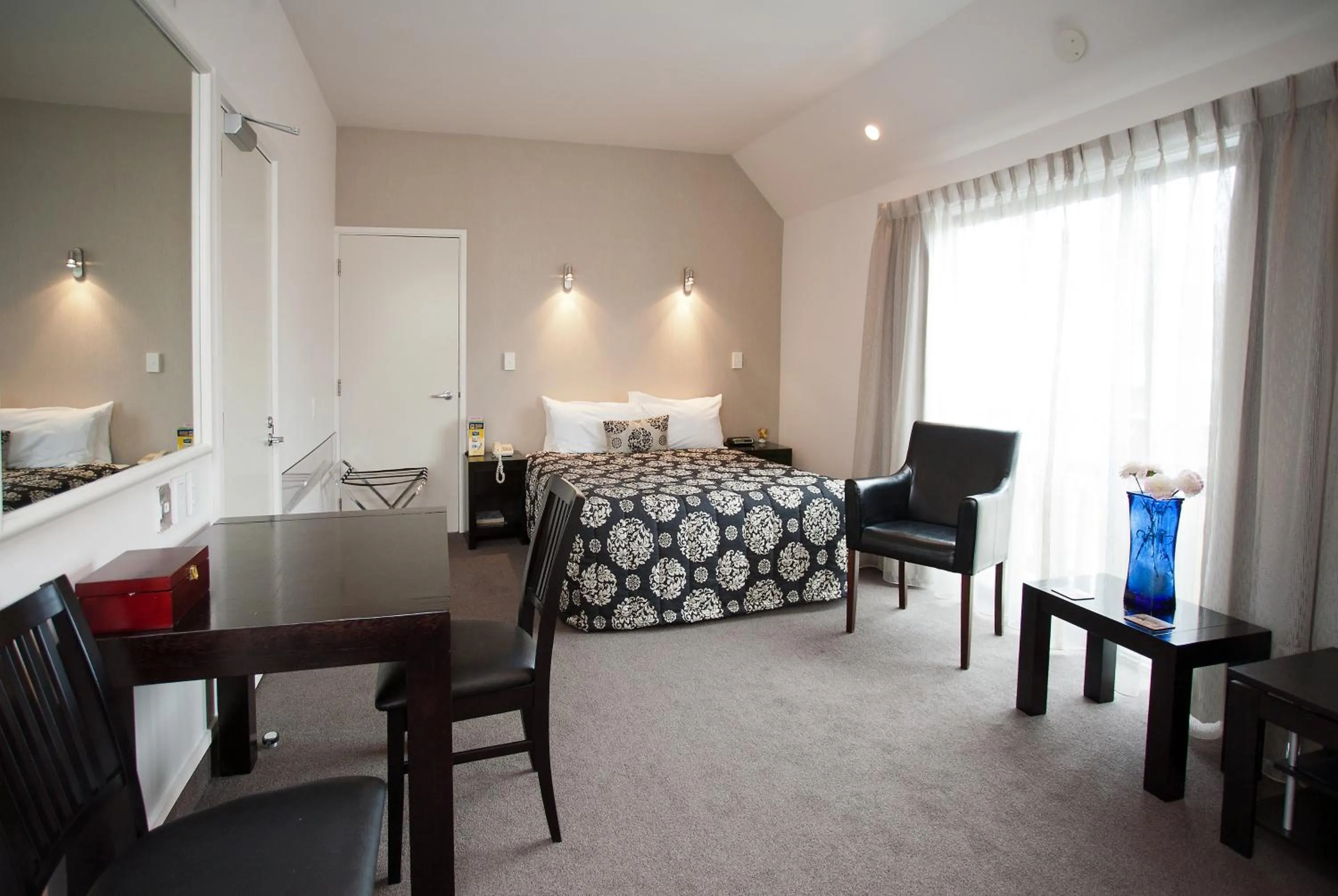 Photo of the whole room in Cable Court Motel