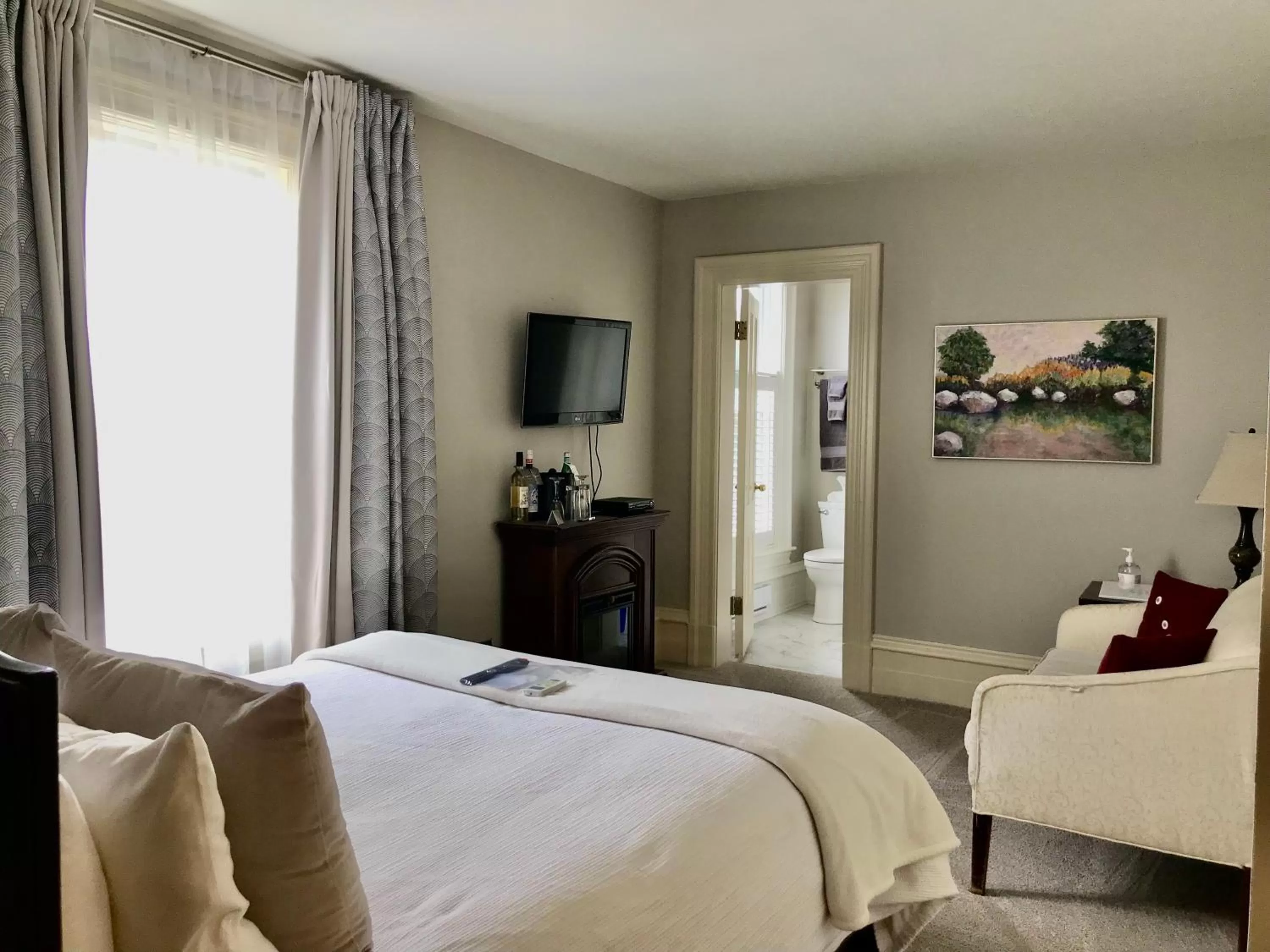 Bed in Tattingstone Inn