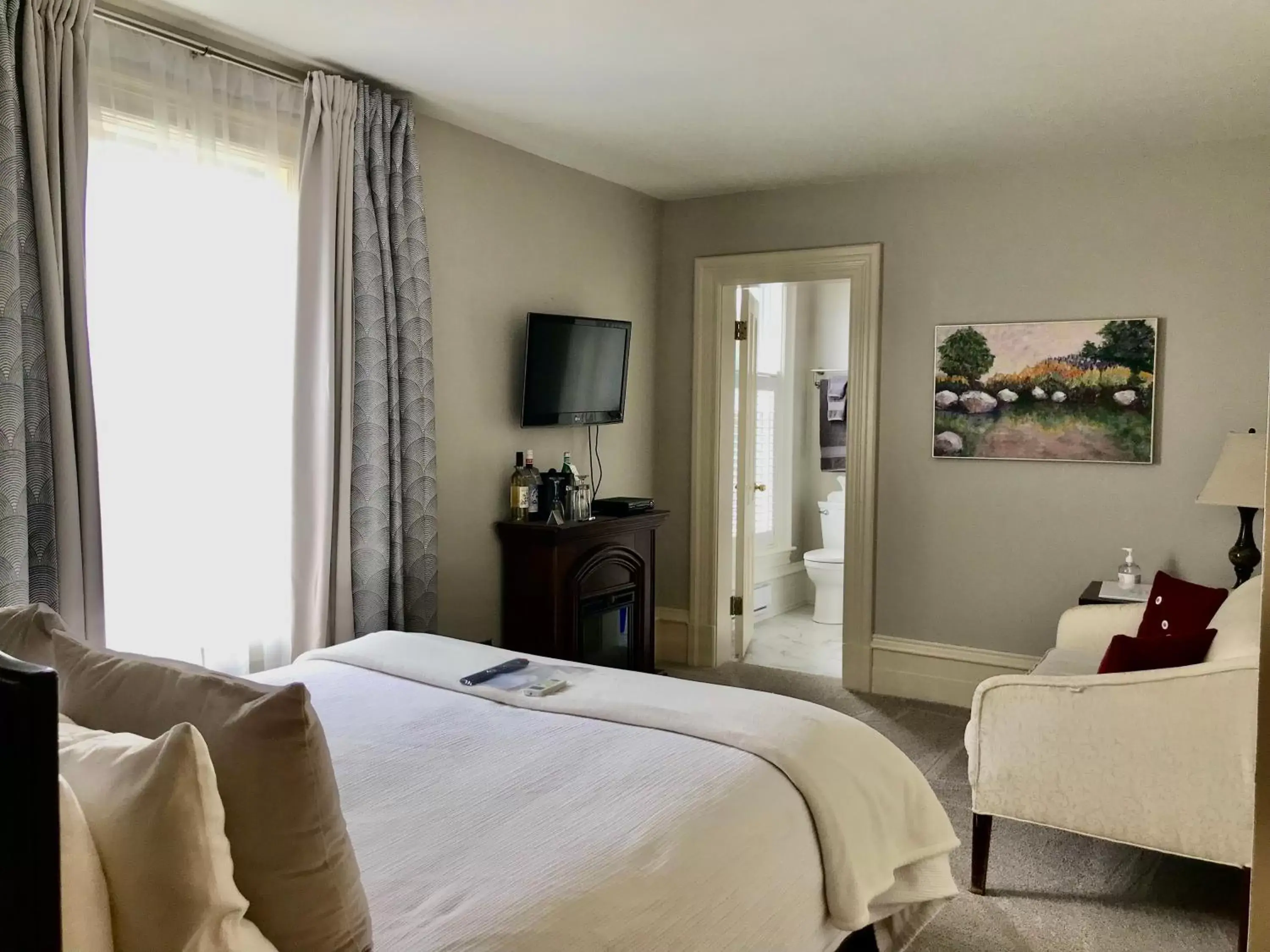 Queen Room in Tattingstone Inn Queen Room in Tattingstone Inn