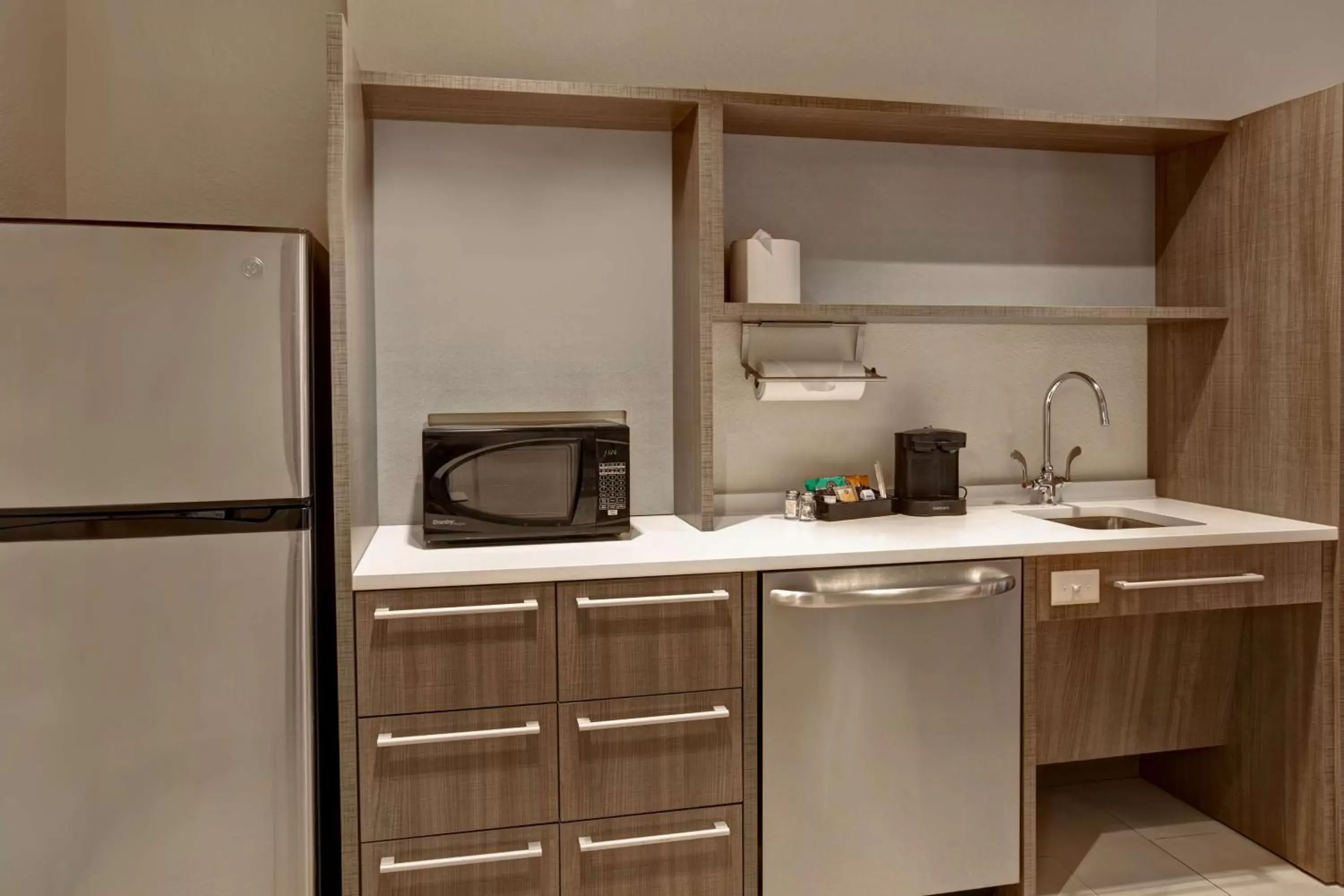Kitchen or kitchenette, Kitchen/Kitchenette in Home2 Suites By Hilton San Antonio Riverwalk