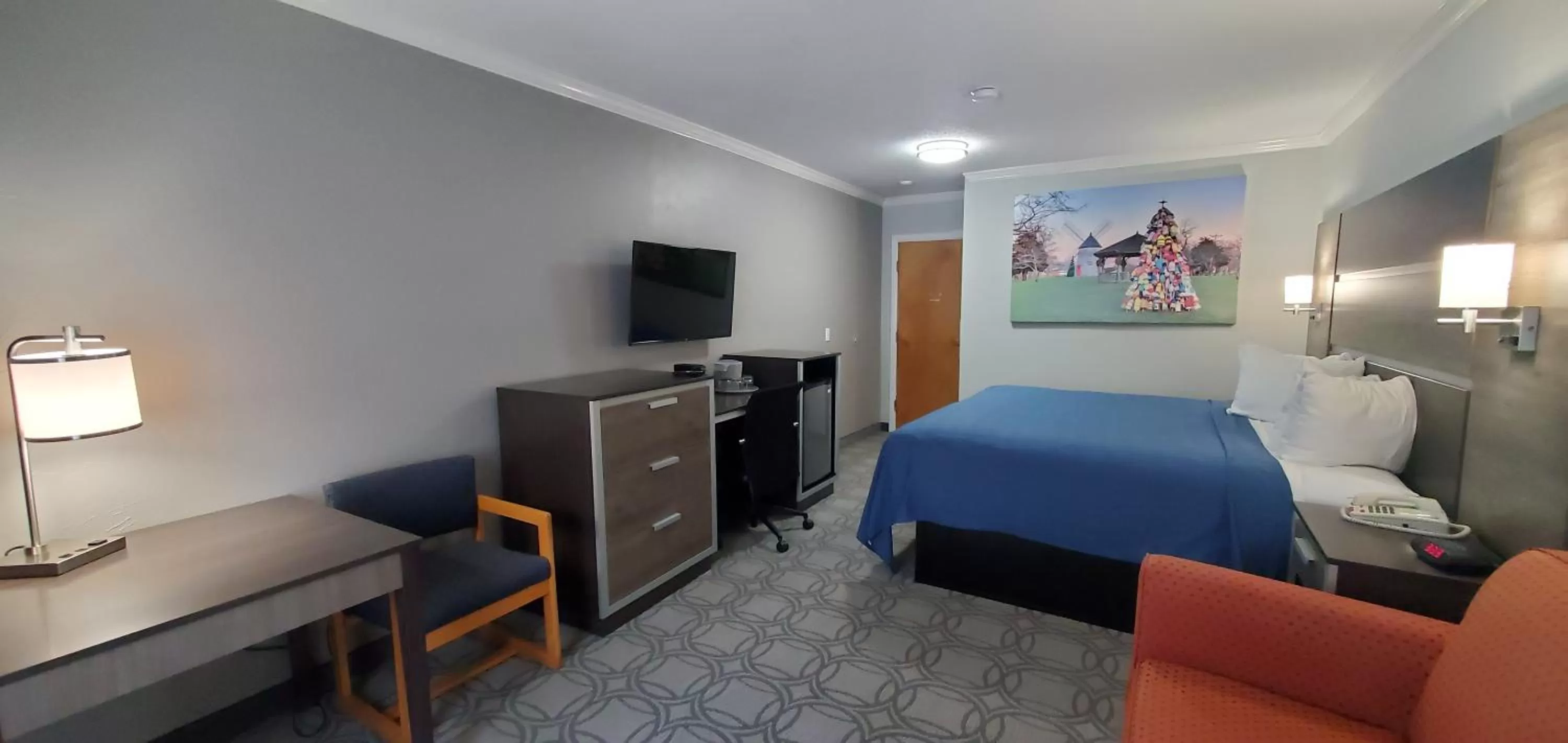 TV and multimedia, Bed in Ambassador Inn and Suites