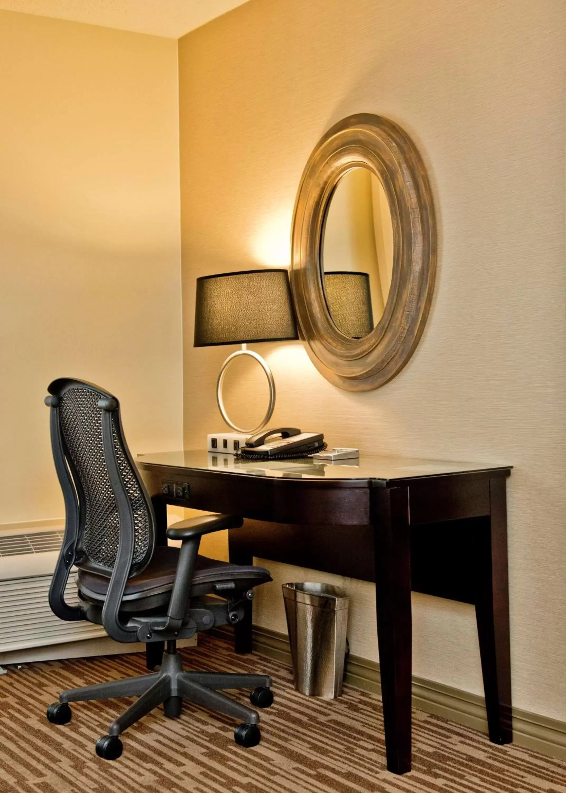 Living room in DoubleTree by Hilton Raleigh Durham Airport at Research Triangle Park