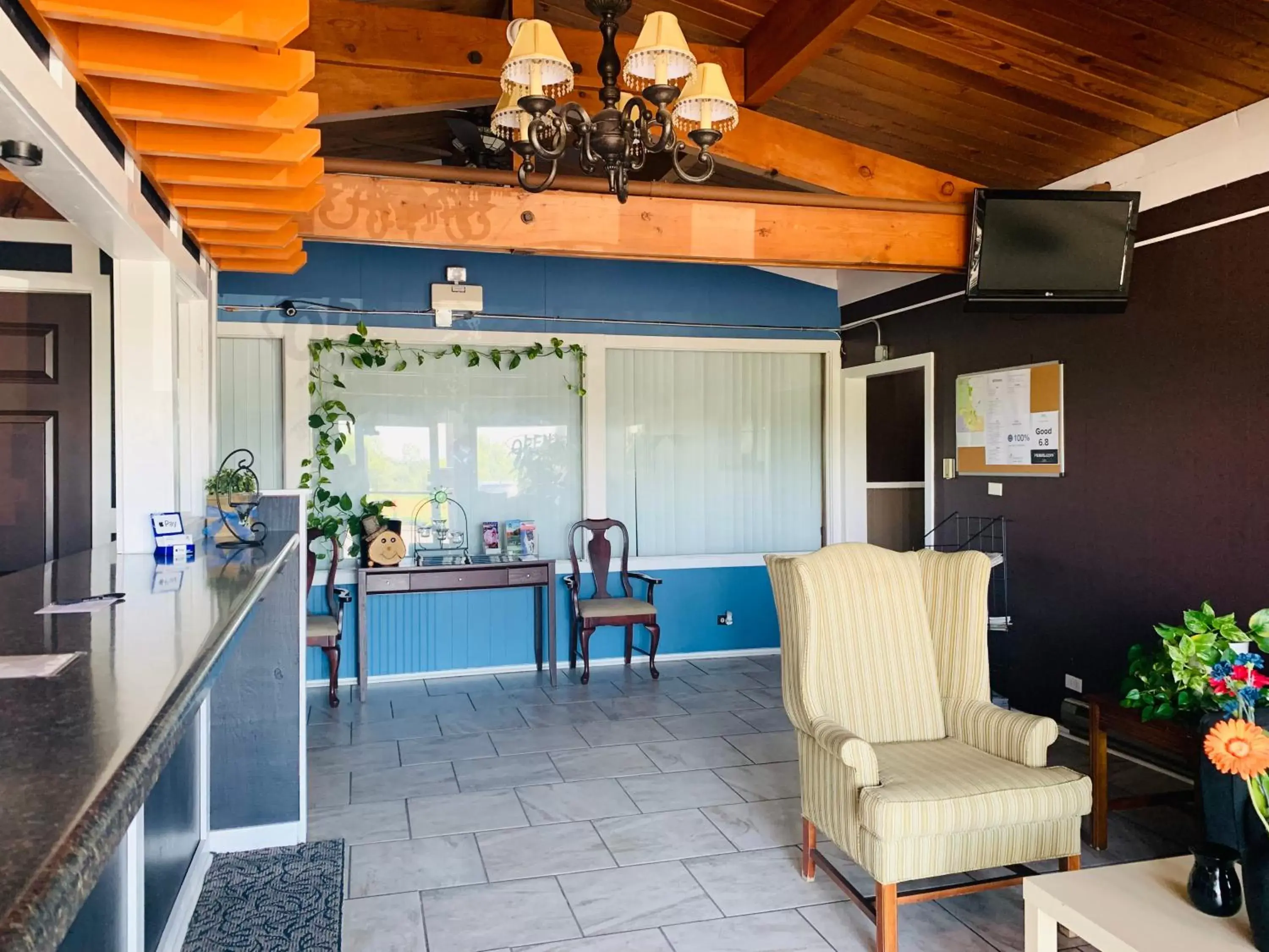Lobby or reception in The Crossroads Motel