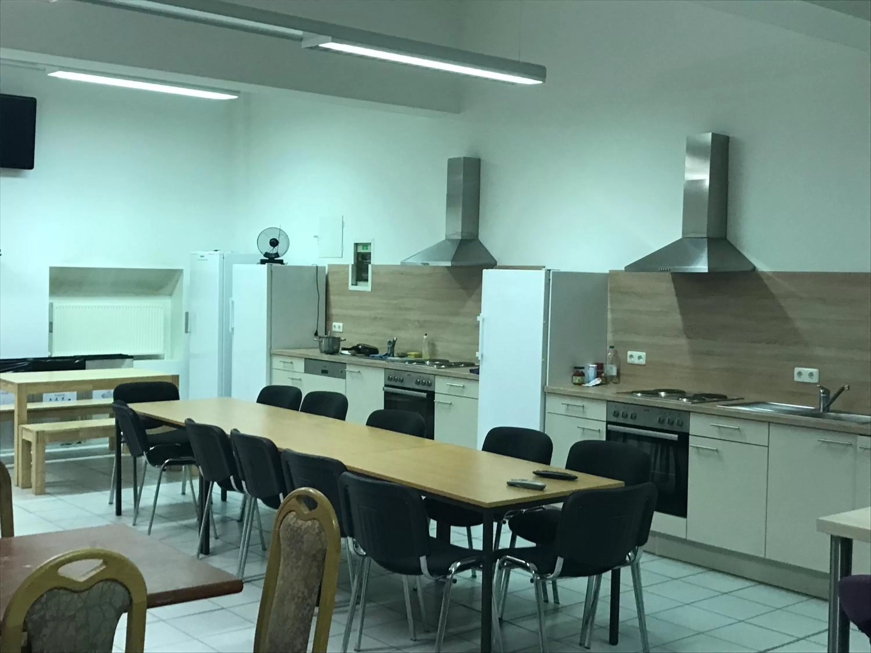 Communal lounge/ TV room in Montagehotel Bed & Steel