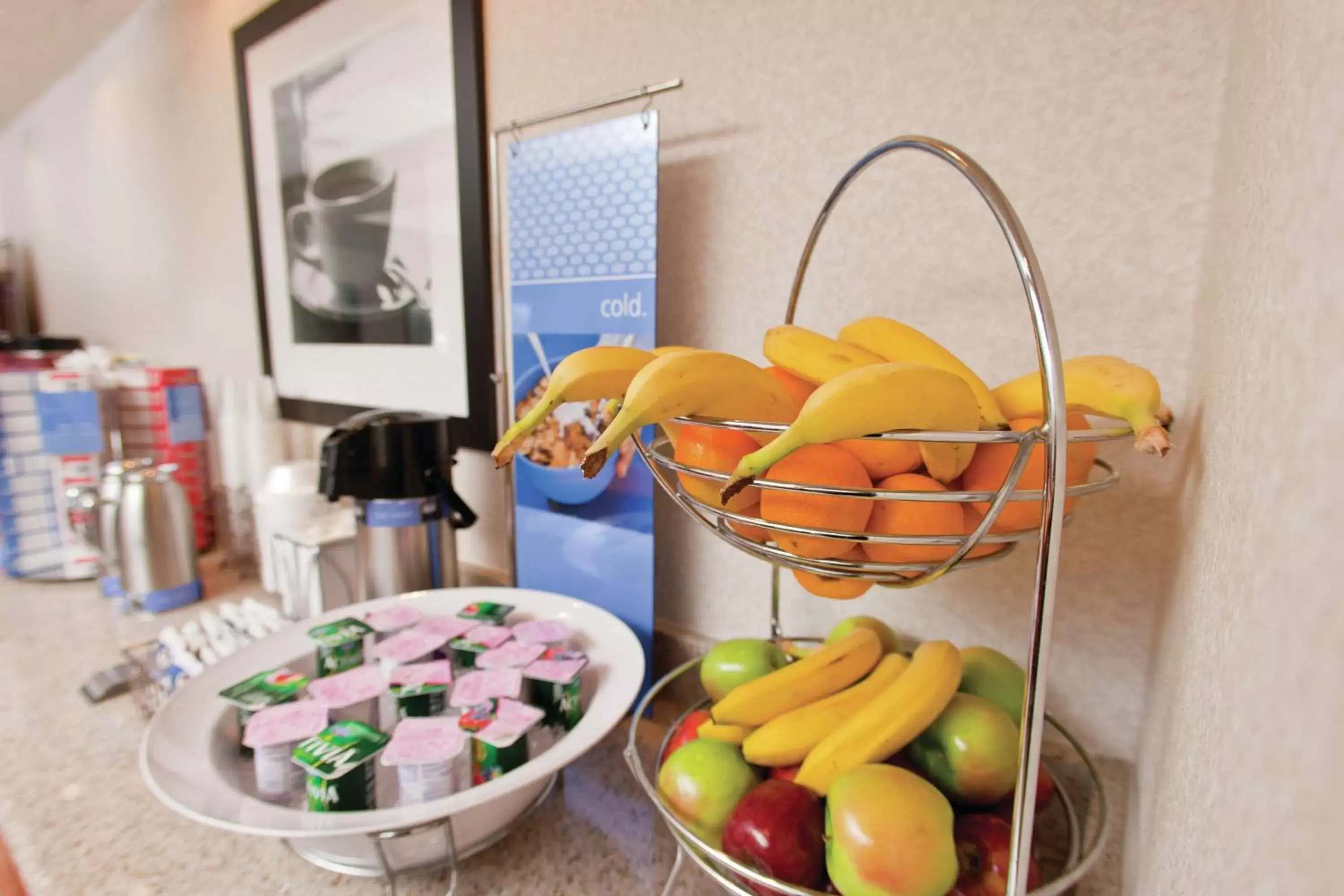 Breakfast, Food in Hampton Inn Findlay