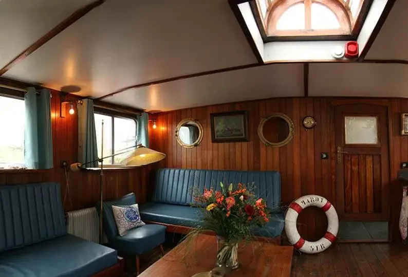 Living room, Seating Area in Boat 'Opoe Sientje'