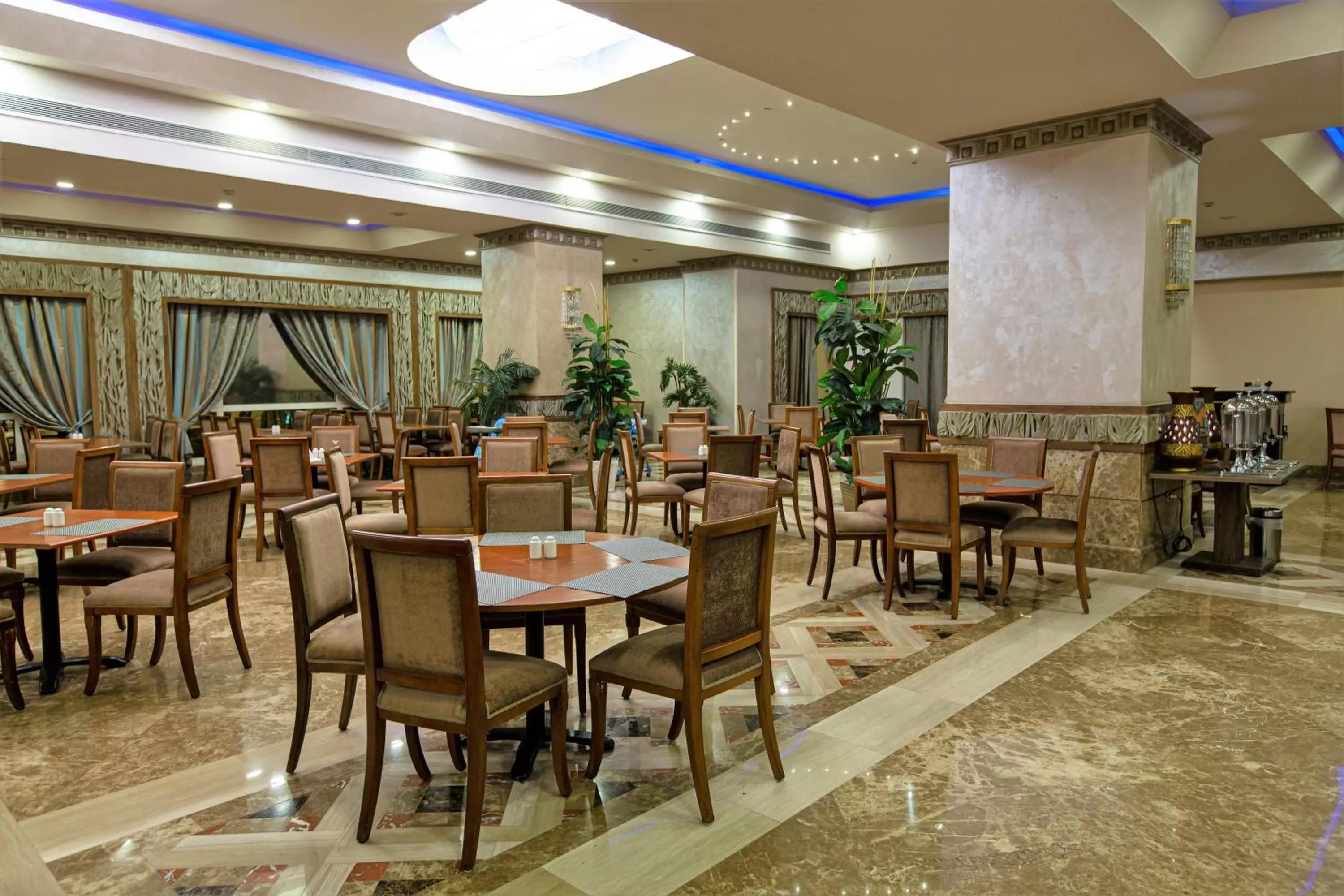 Restaurant/places to eat in Triumph Plaza Hotel
