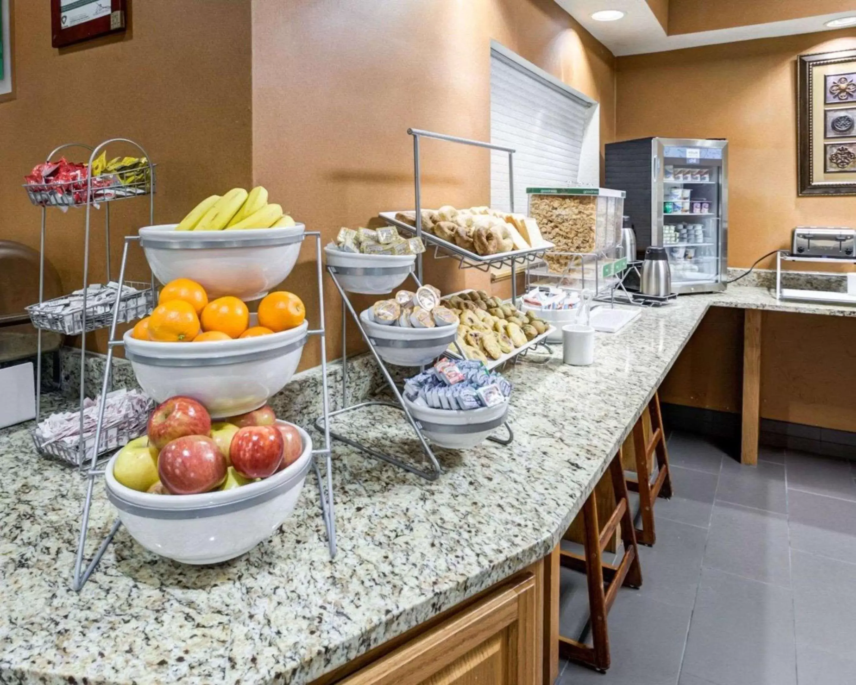 Restaurant/places to eat, Food in Comfort Suites Kansas City