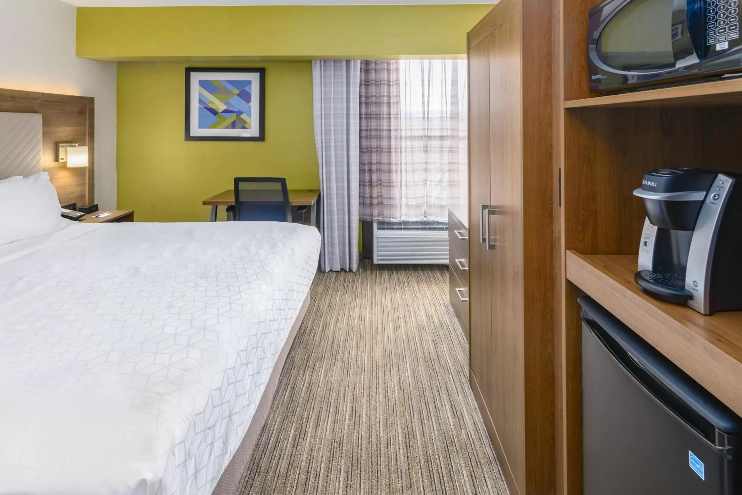 Photo of the whole room, Bed in Holiday Inn Express Southington, an IHG Hotel