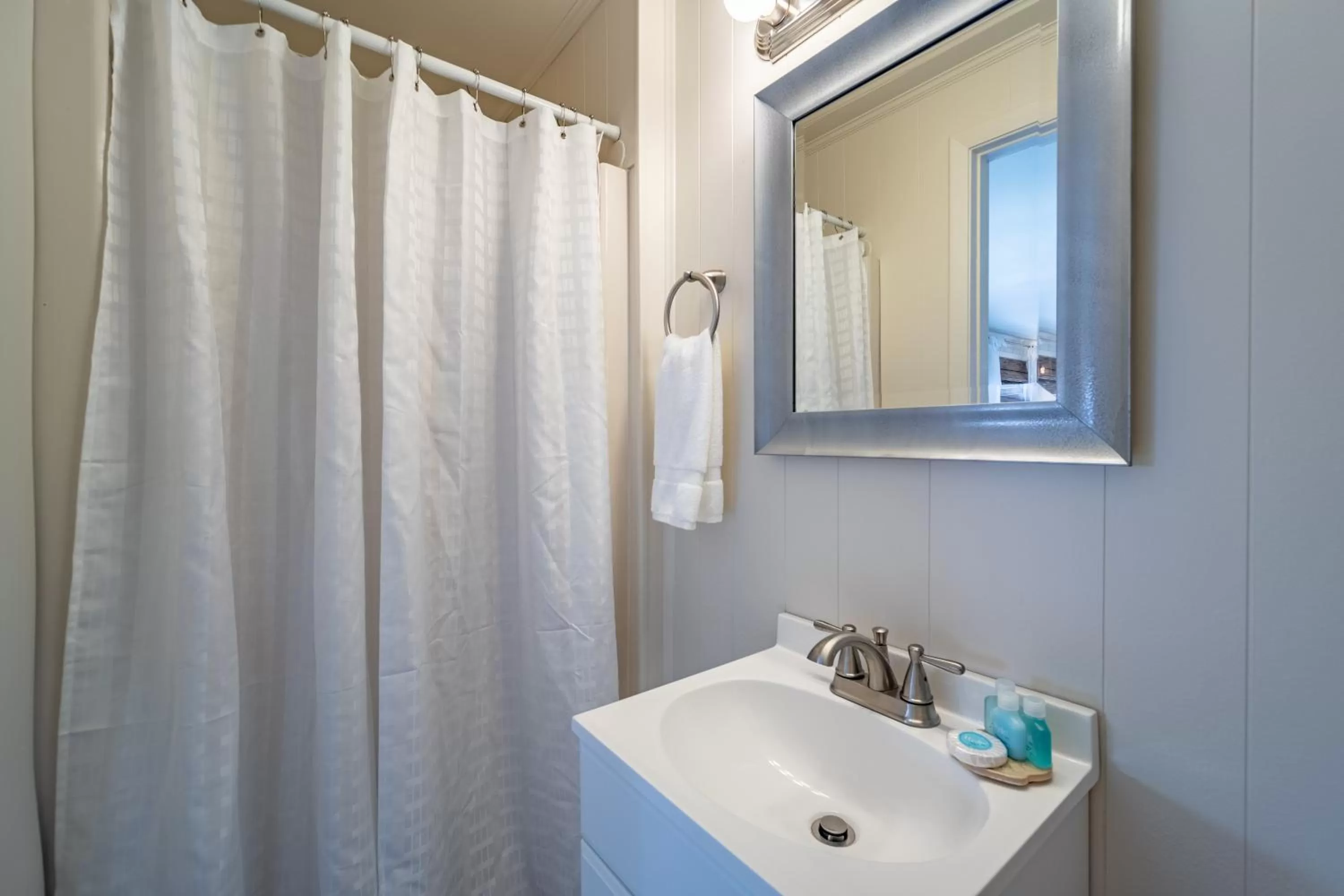 Bathroom in Ocean Glass Inn