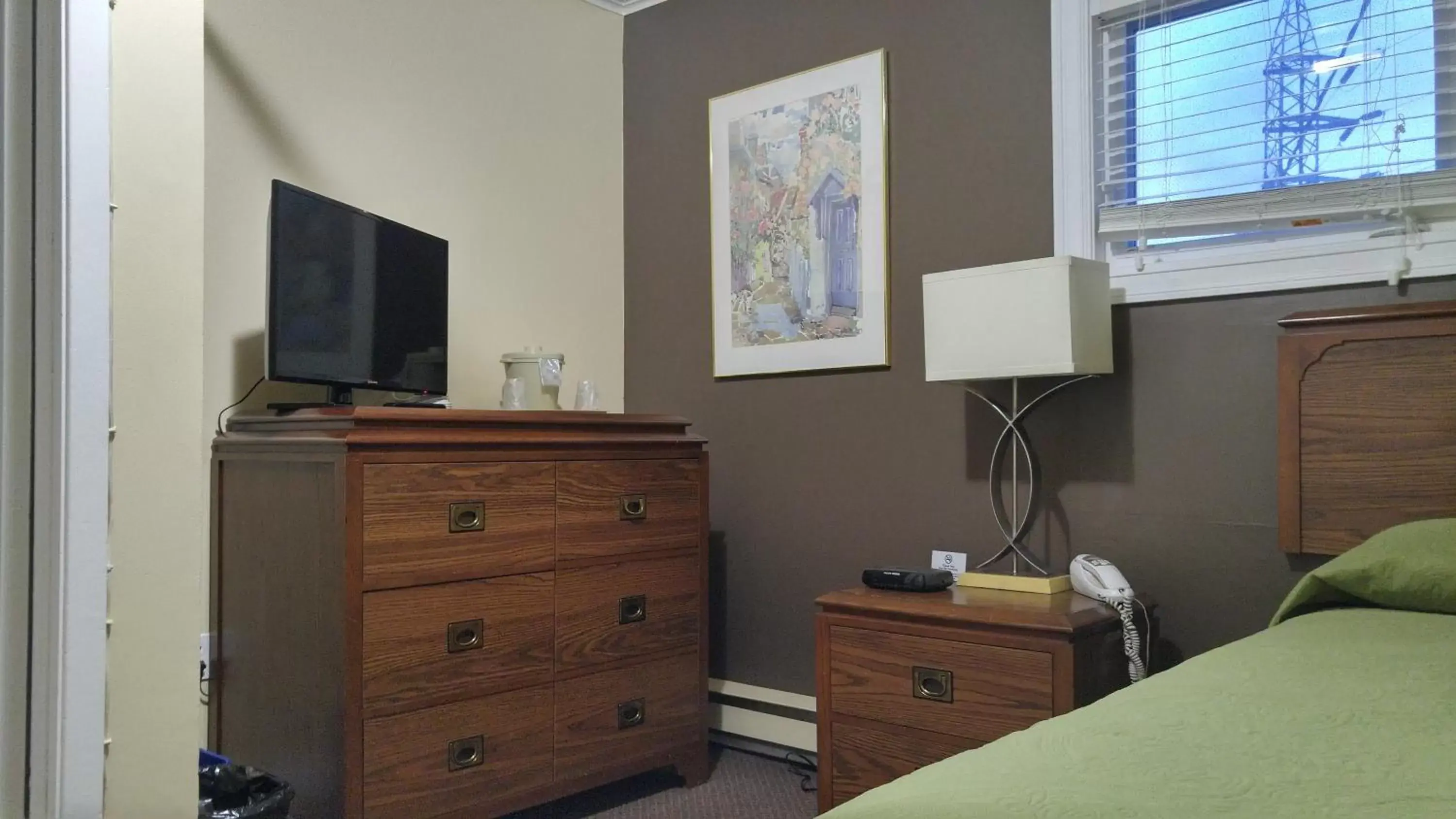 TV and multimedia, Bed in Historic Hotel Corner Brook