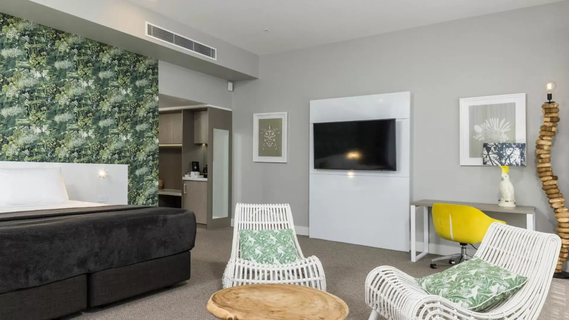 Bedroom, Seating Area in Pacific Hotel Cairns