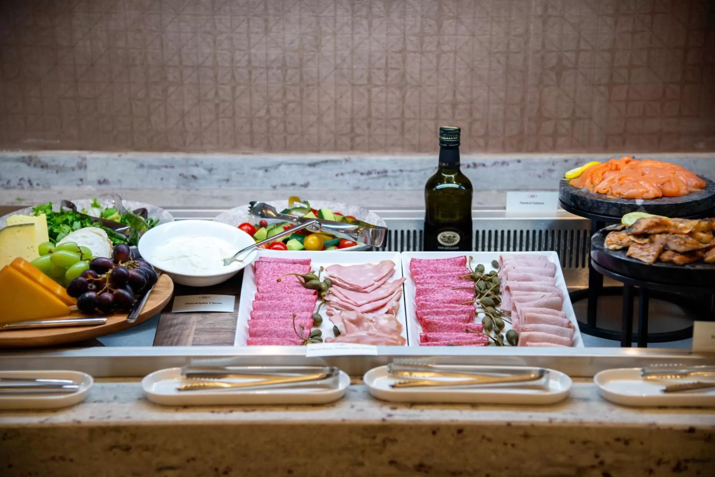 Breakfast in Crowne Plaza London Heathrow T4 by IHG Breakfast in Crowne Plaza London Heathrow T4 by IHG