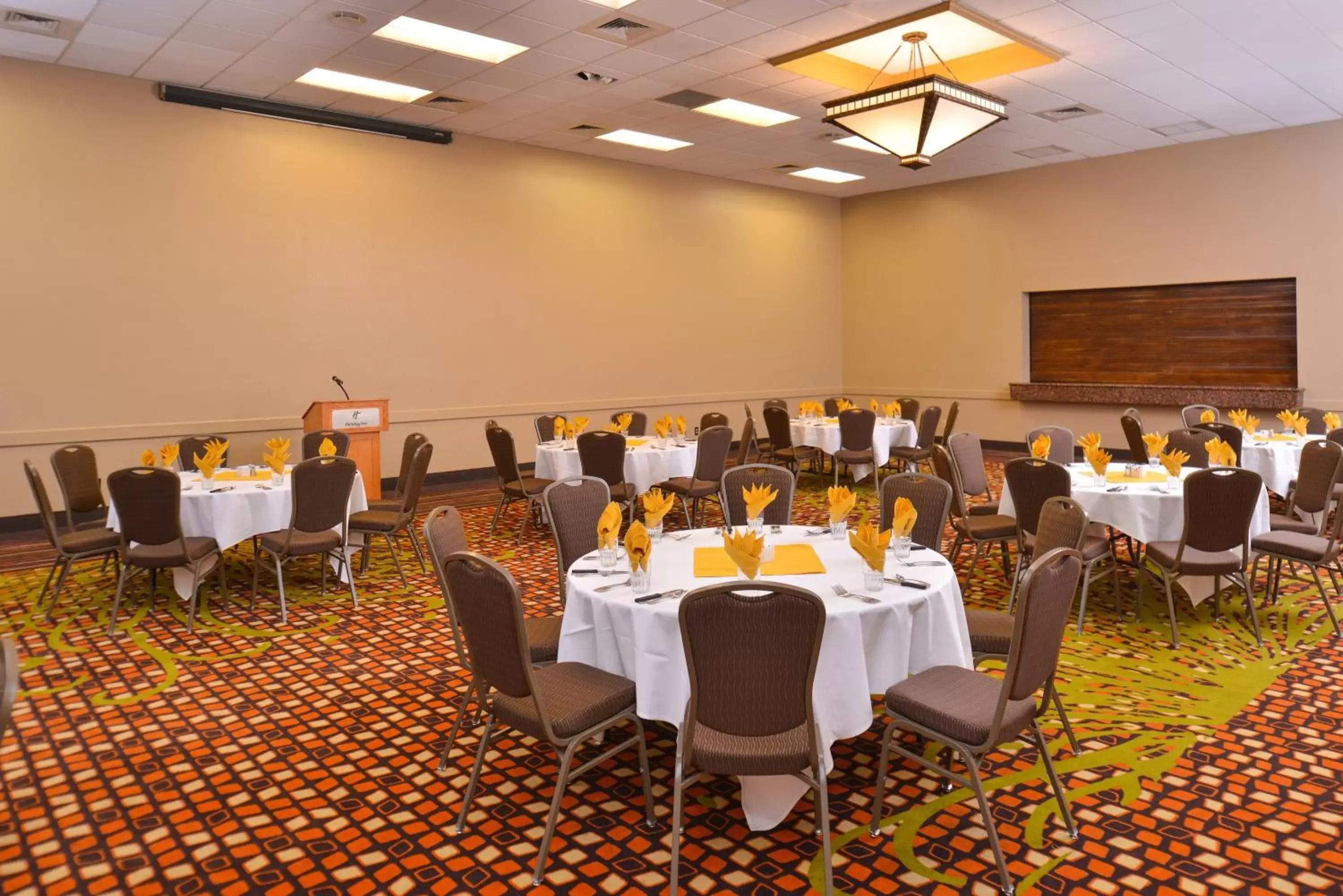 Meeting/conference room, Restaurant/Places to Eat in Ramada Plaza by Wyndham Sheridan Hotel & Convention Center
