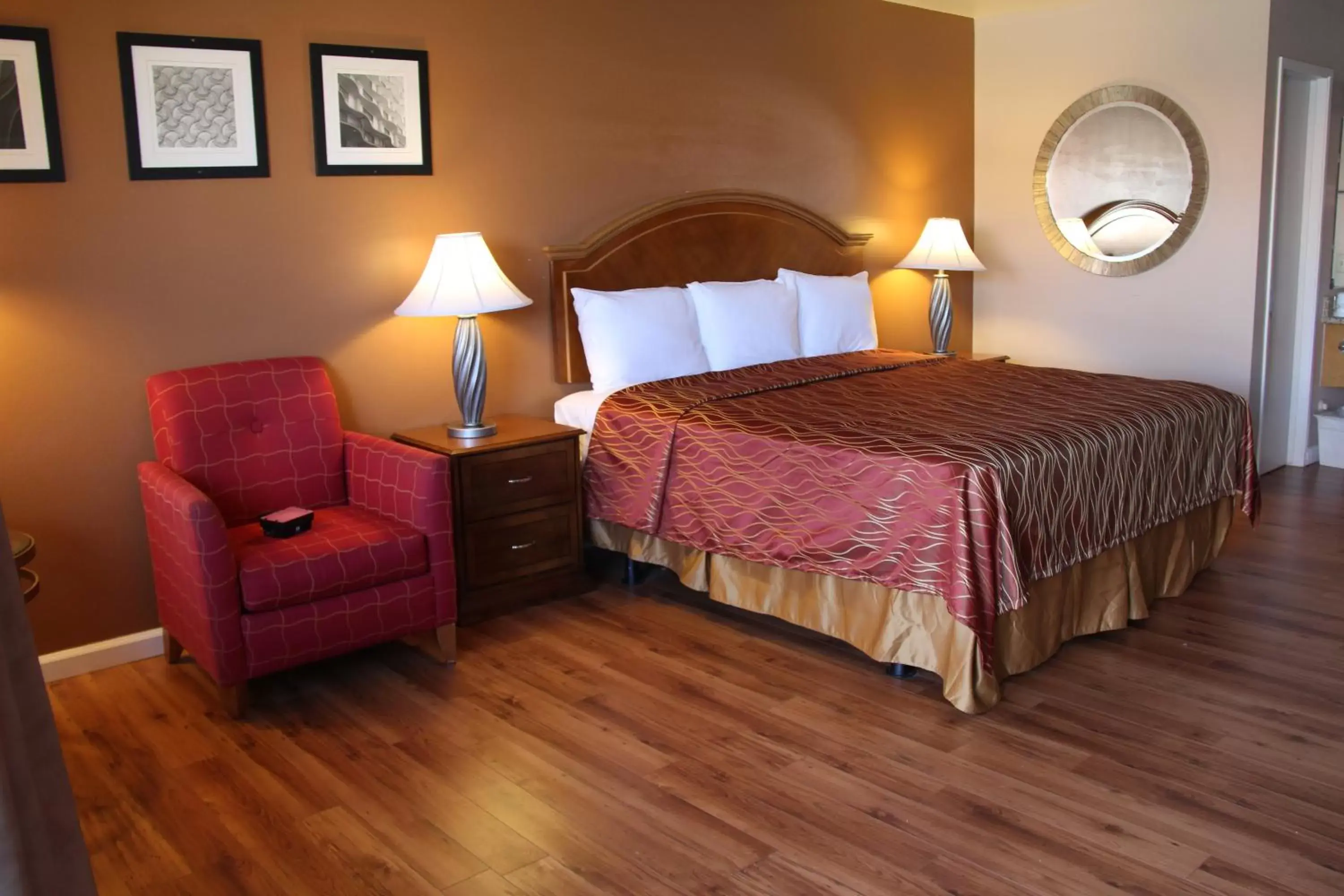 King Room in Franciscan Inn Motel King Room in Franciscan Inn Motel