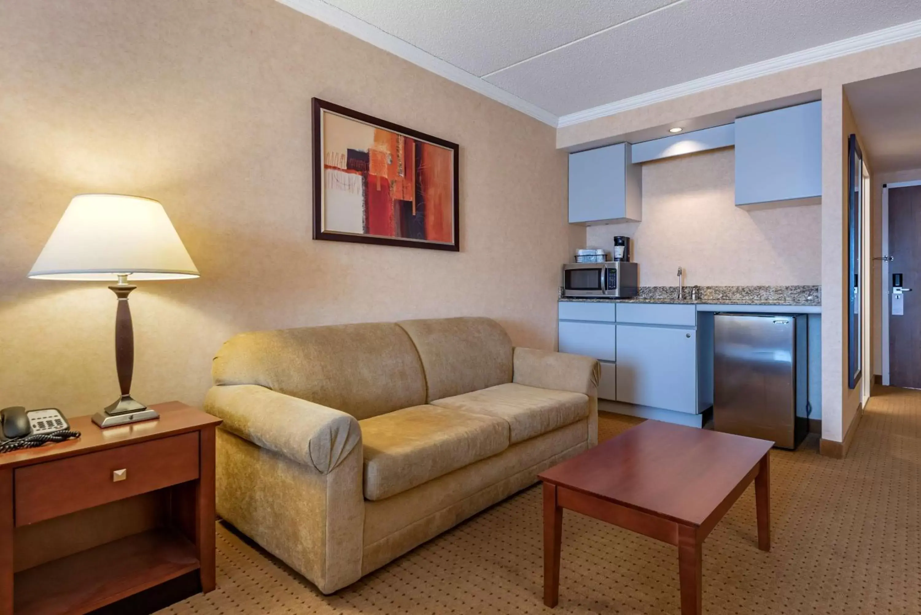 Bedroom, Seating Area in Best Western Plus Oswego Hotel and Conference Center