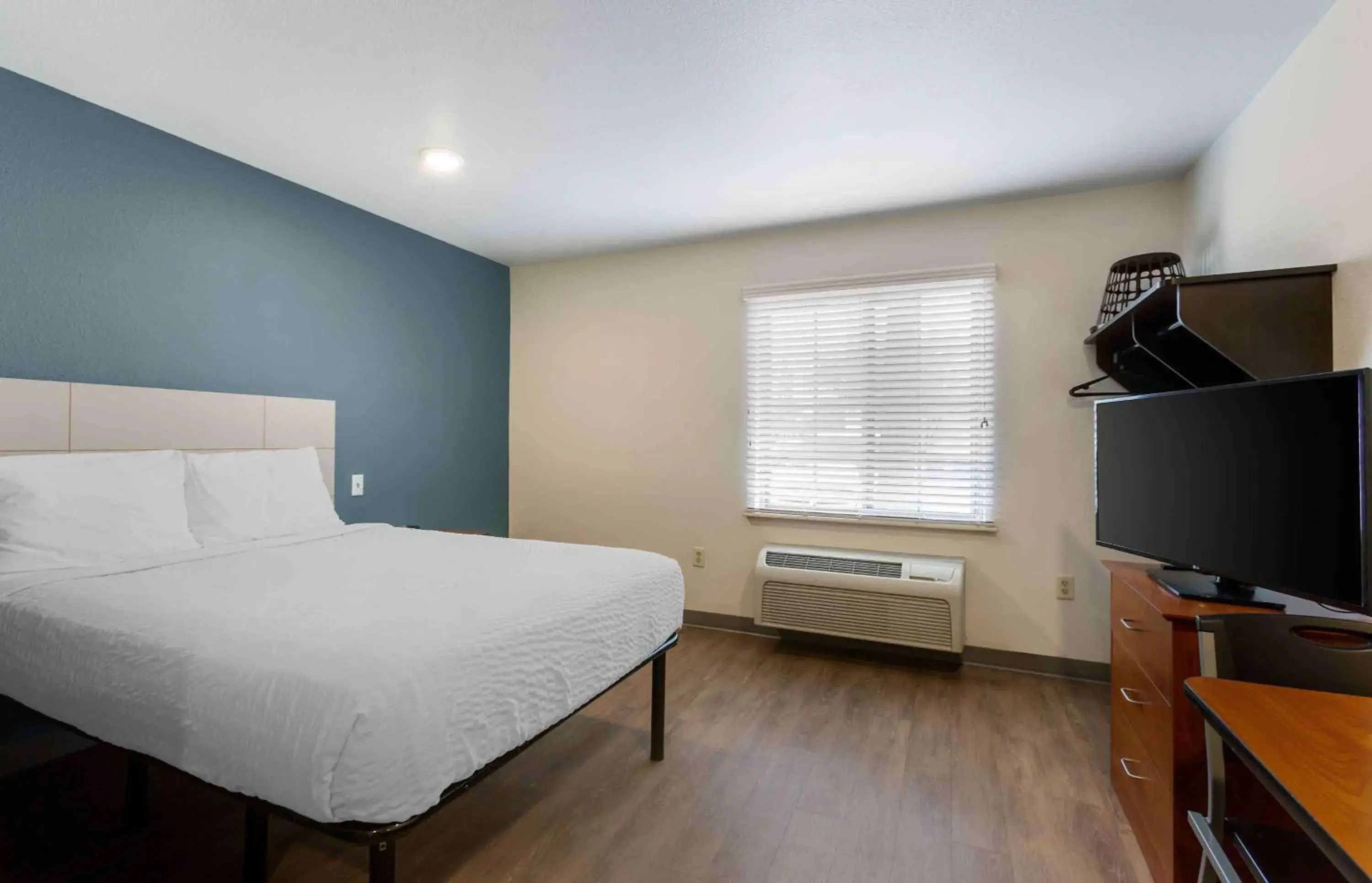 Bedroom, Bed in Extended Stay America Select Suites - Phoenix - Peoria - Sun City