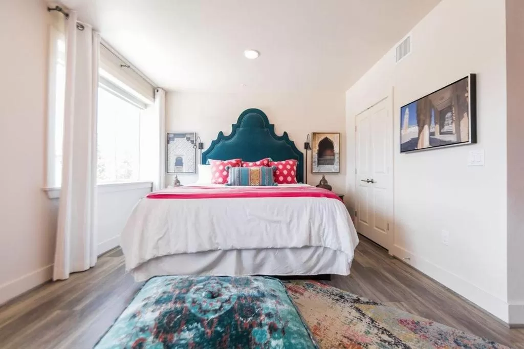 Bed in The Bishop Arts Hotel by Qresorts