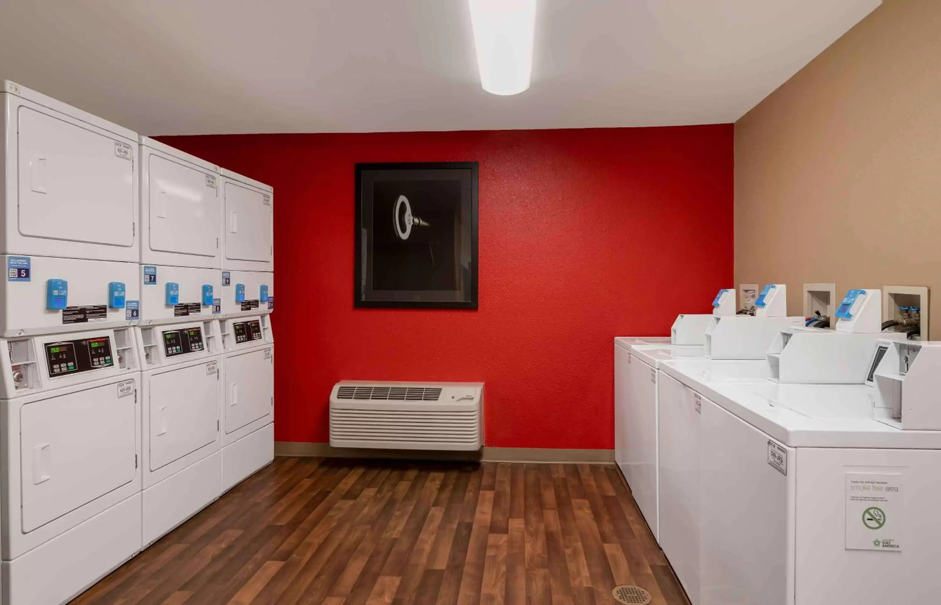 Property building, Kitchen/Kitchenette in Extended Stay America Suites - Columbus - Worthington