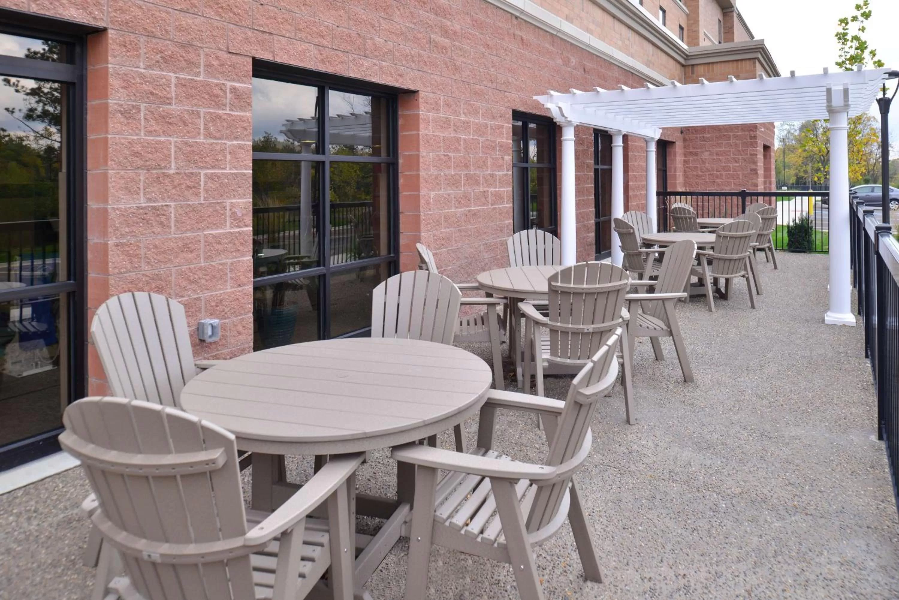 Patio in Hampton Inn & Suites Ann Arbor West