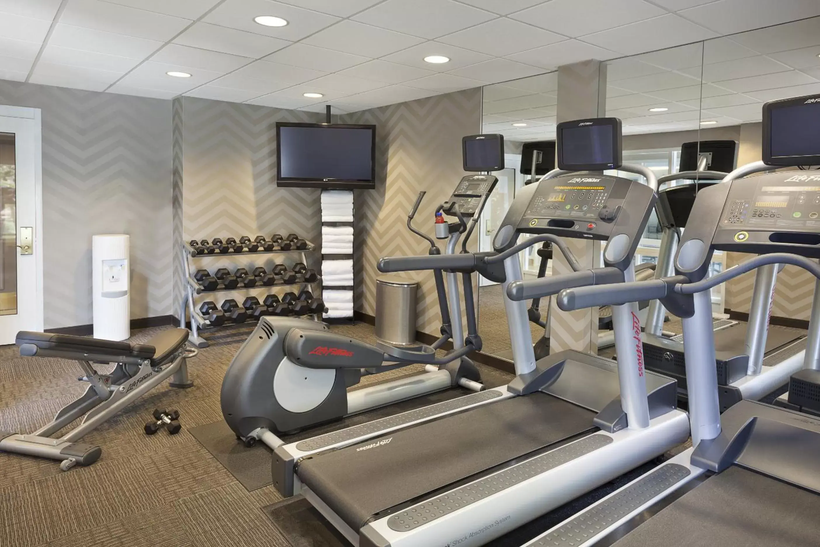 Fitness centre/facilities, Fitness Center/Facilities in Cambridge Suites Mississauga