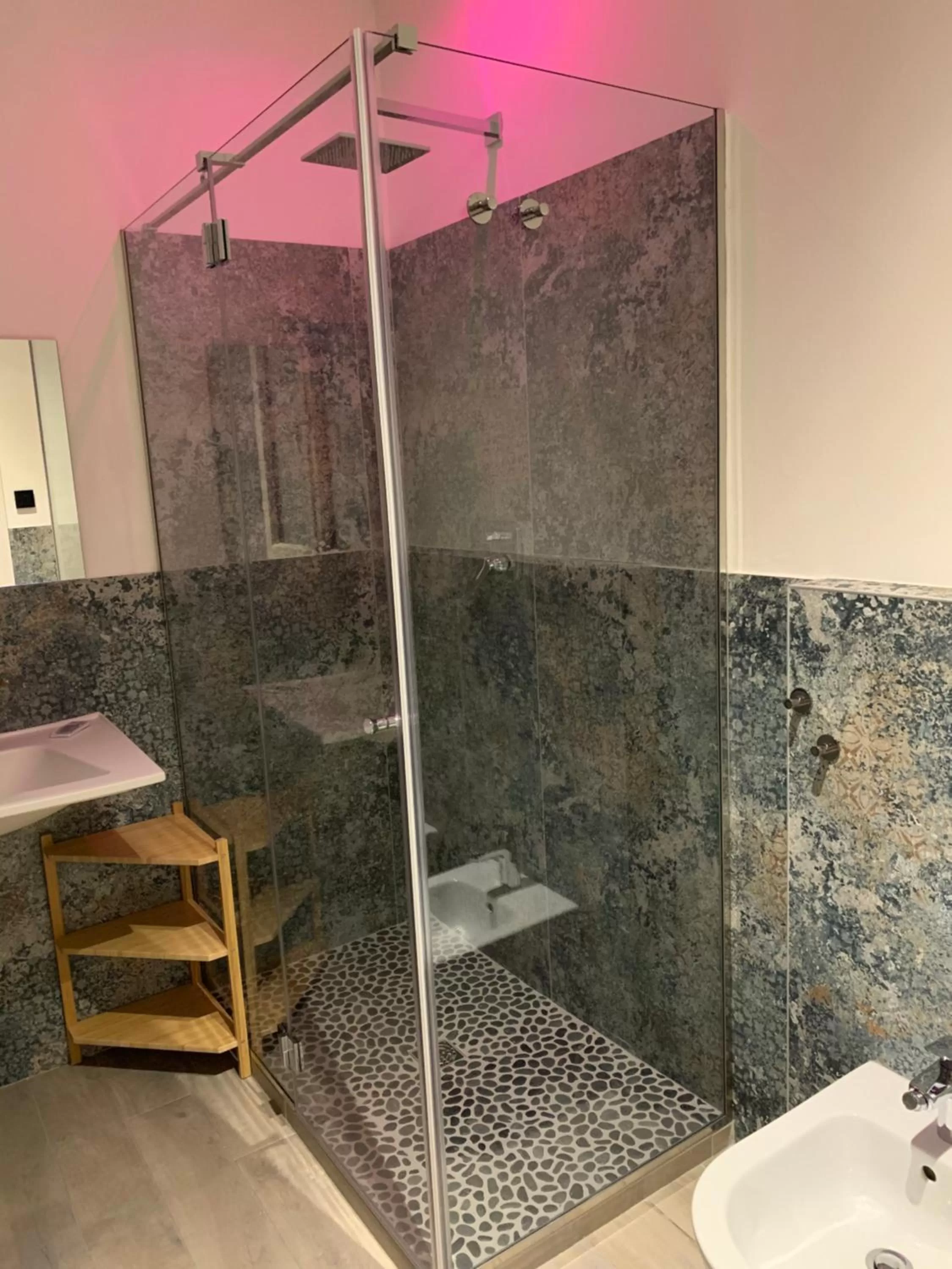 Bathroom in Sala dell Estate Guest House