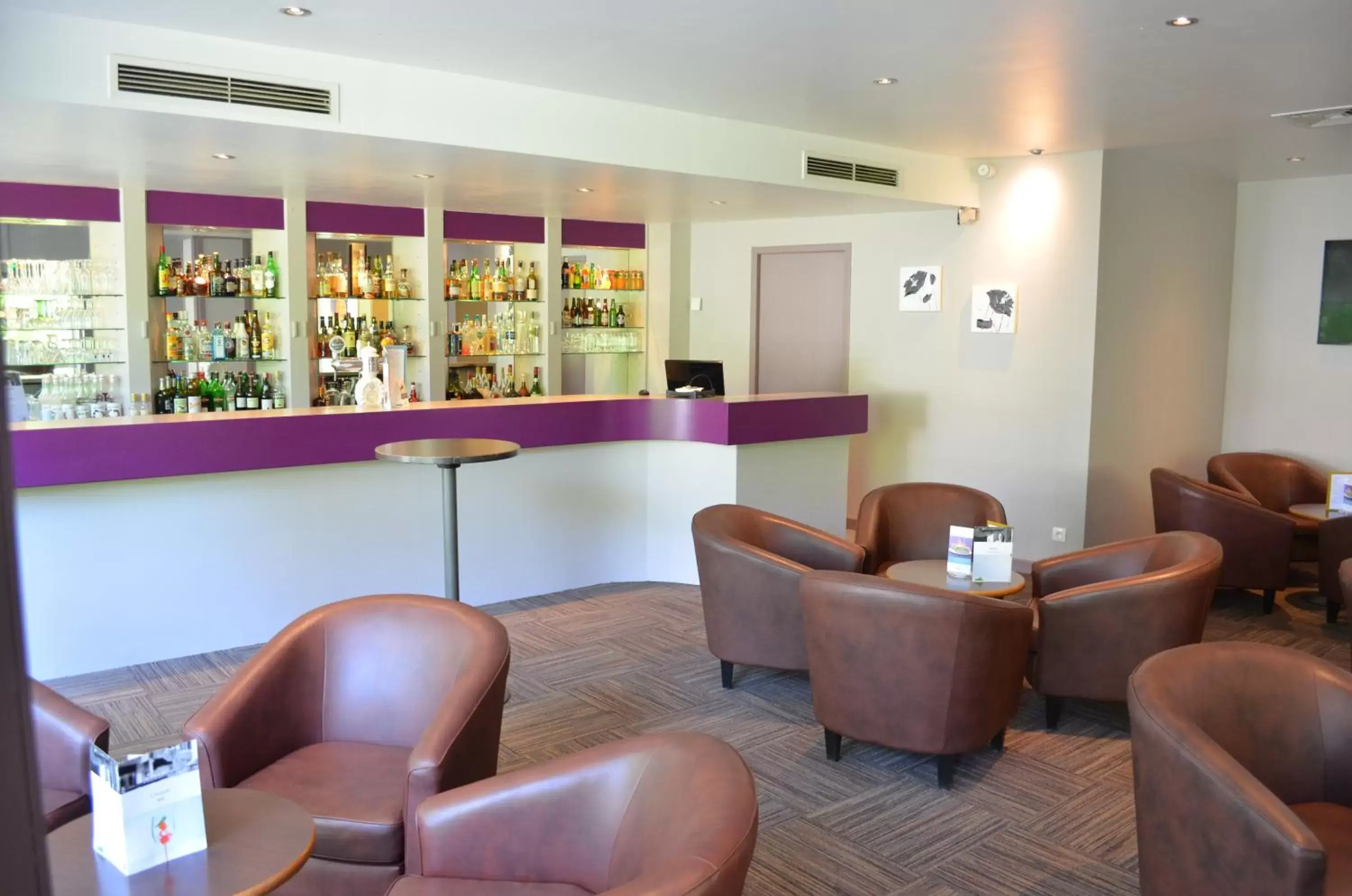 Lounge or bar, Lounge/Bar in Mercure Besancon Parc Micaud - Hotel & Bar & Restaurant