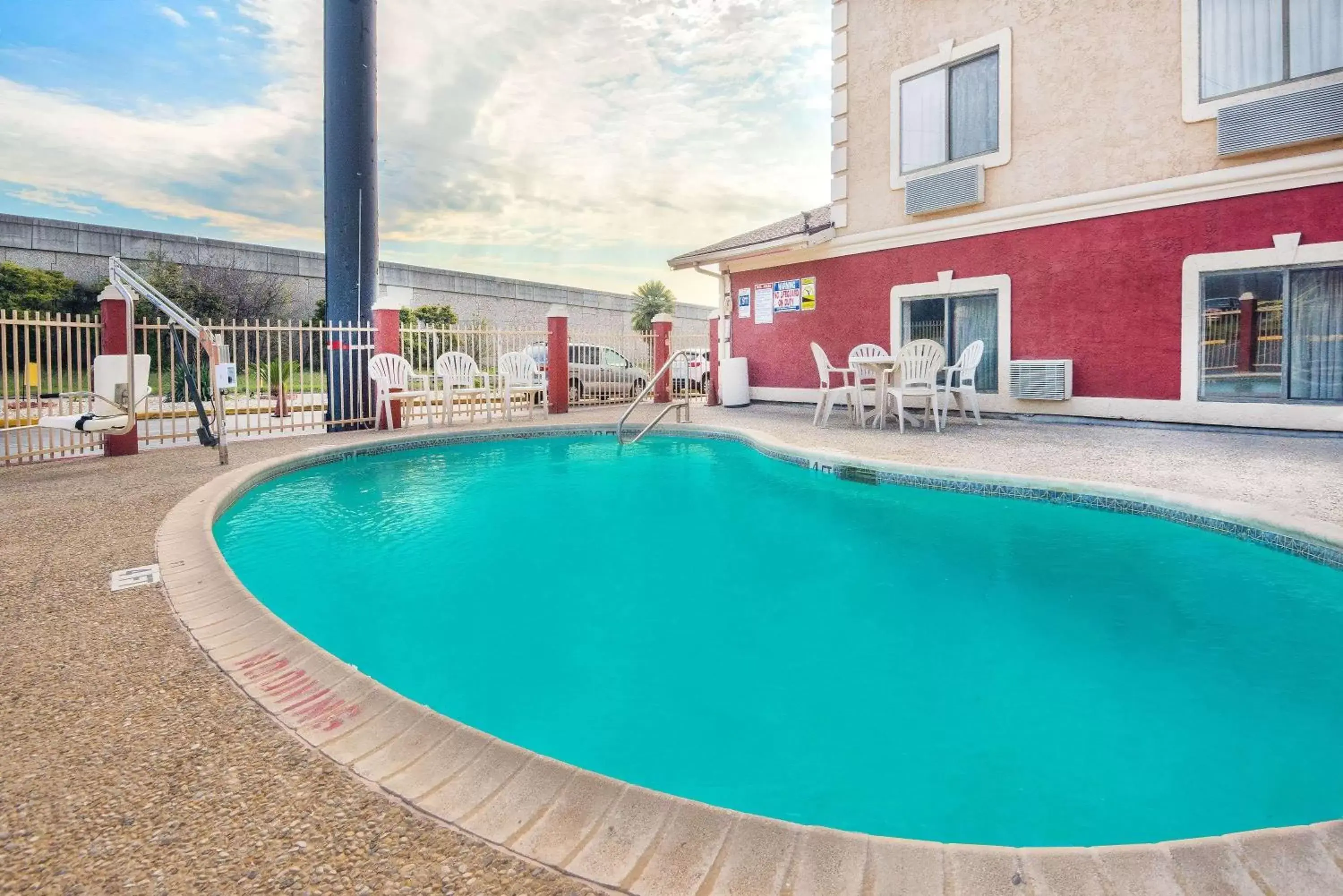 Activities, Swimming Pool in Super 8 by Wyndham San Antonio/I-35 North