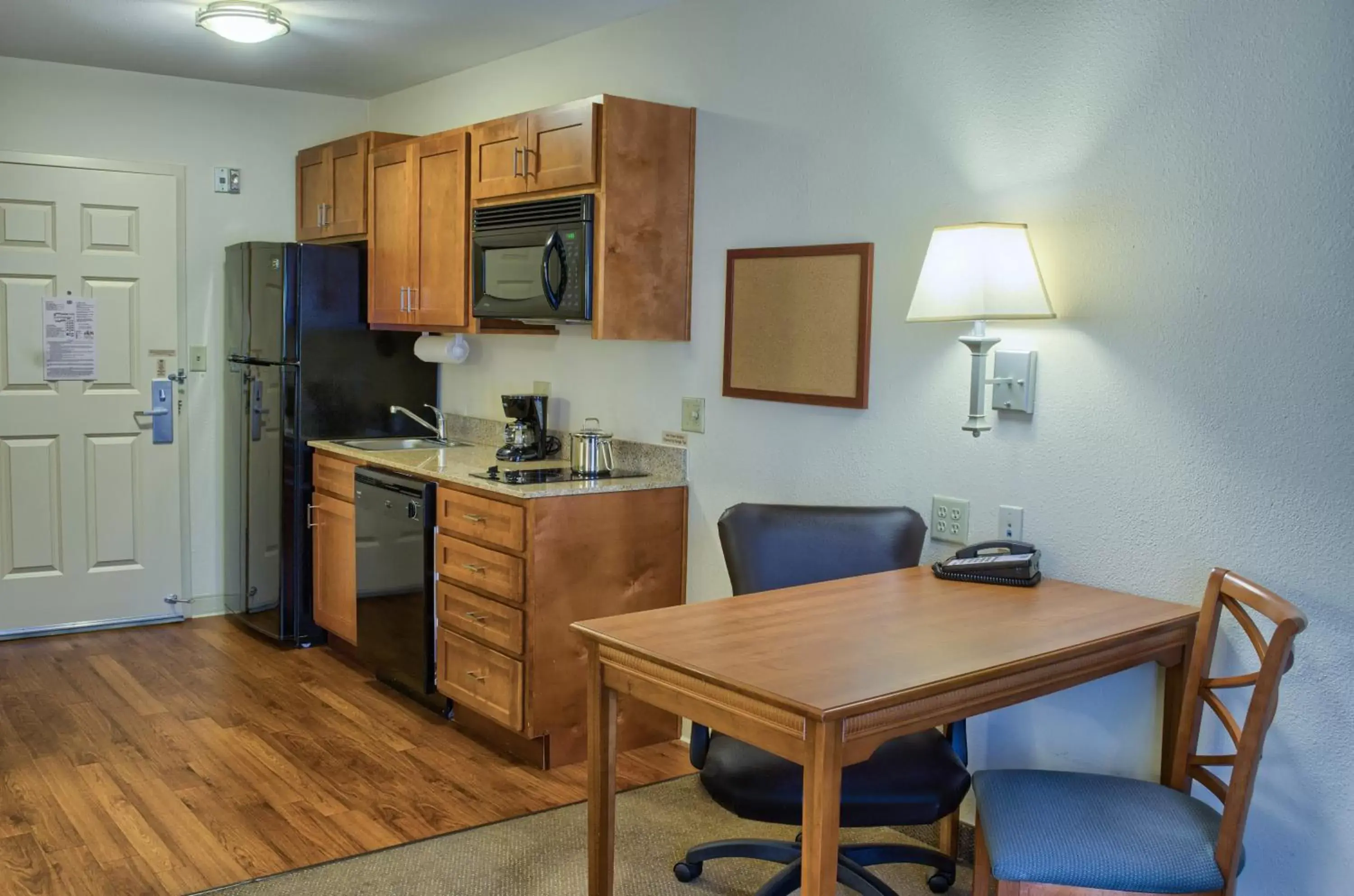 Photo of the whole room, Kitchen/Kitchenette in Candlewood Suites Mobile-Downtown, an IHG Hotel