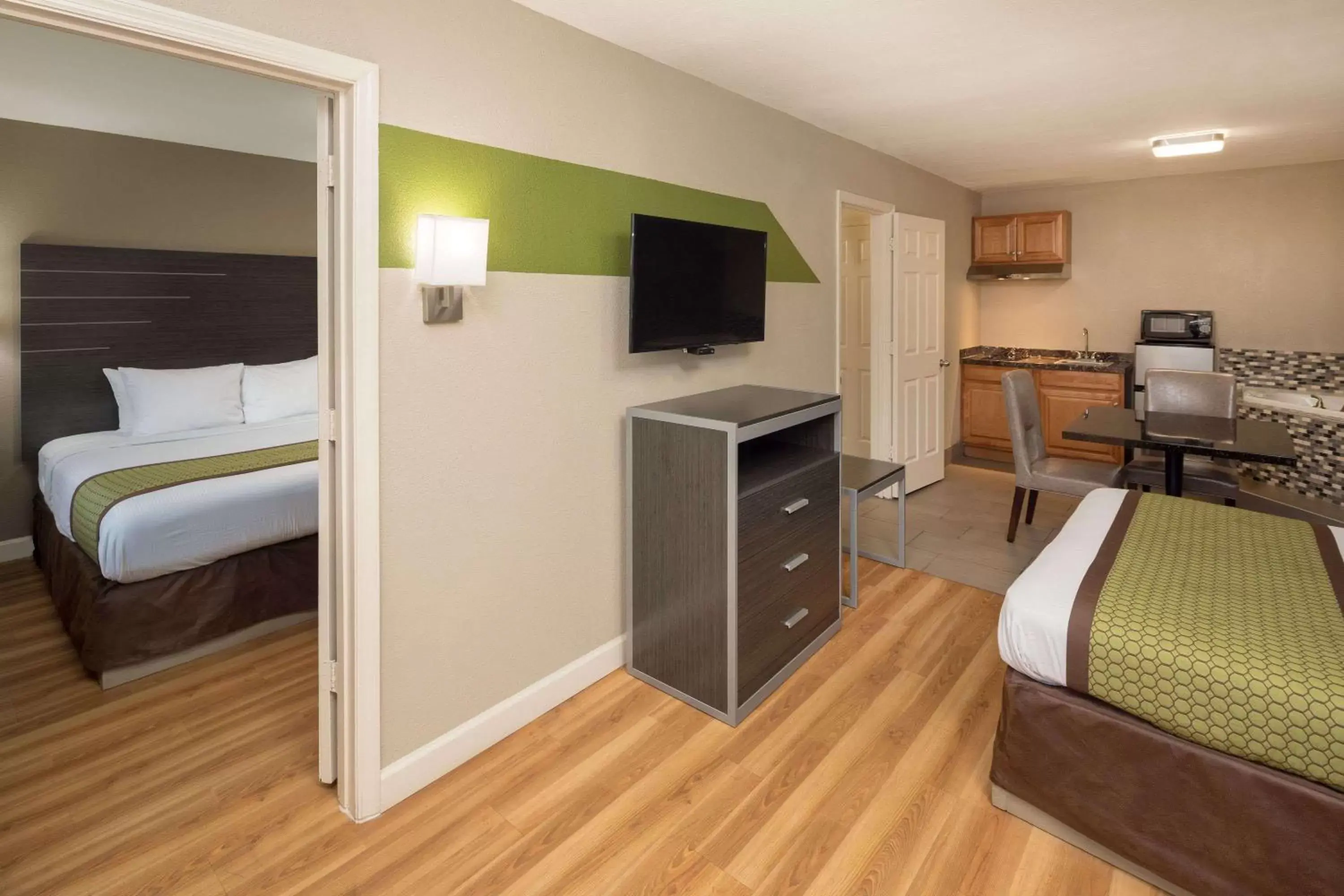 Photo of the whole room, TV/Entertainment Center in Days Inn & Suites by Wyndham Athens