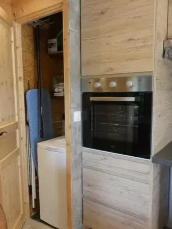 Kitchen or kitchenette, Bathroom in Auberge Du Fraizier