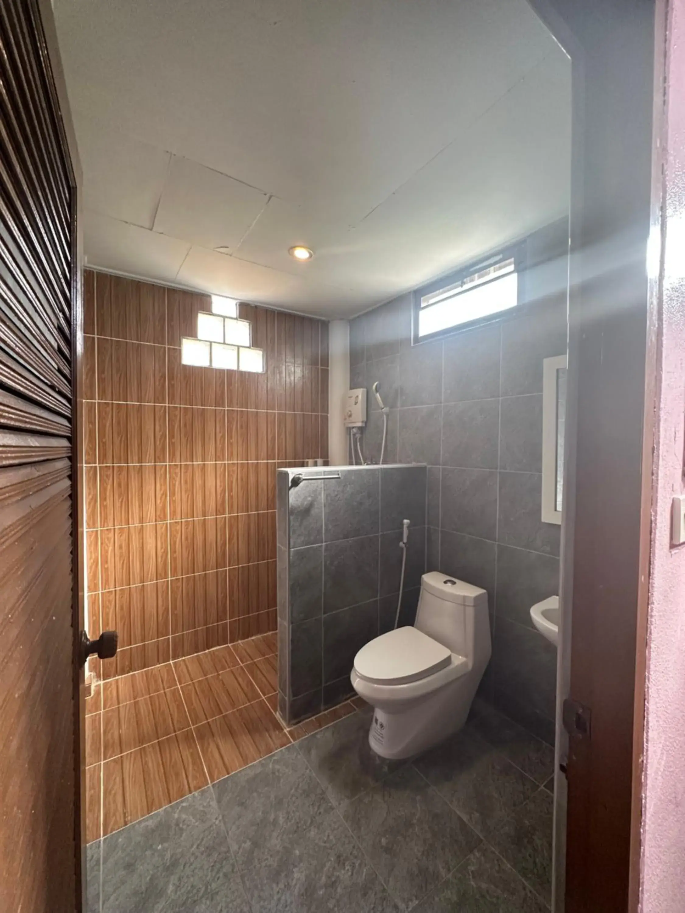 Bathroom in Lanta Garden Home (SHA Extra Plus)