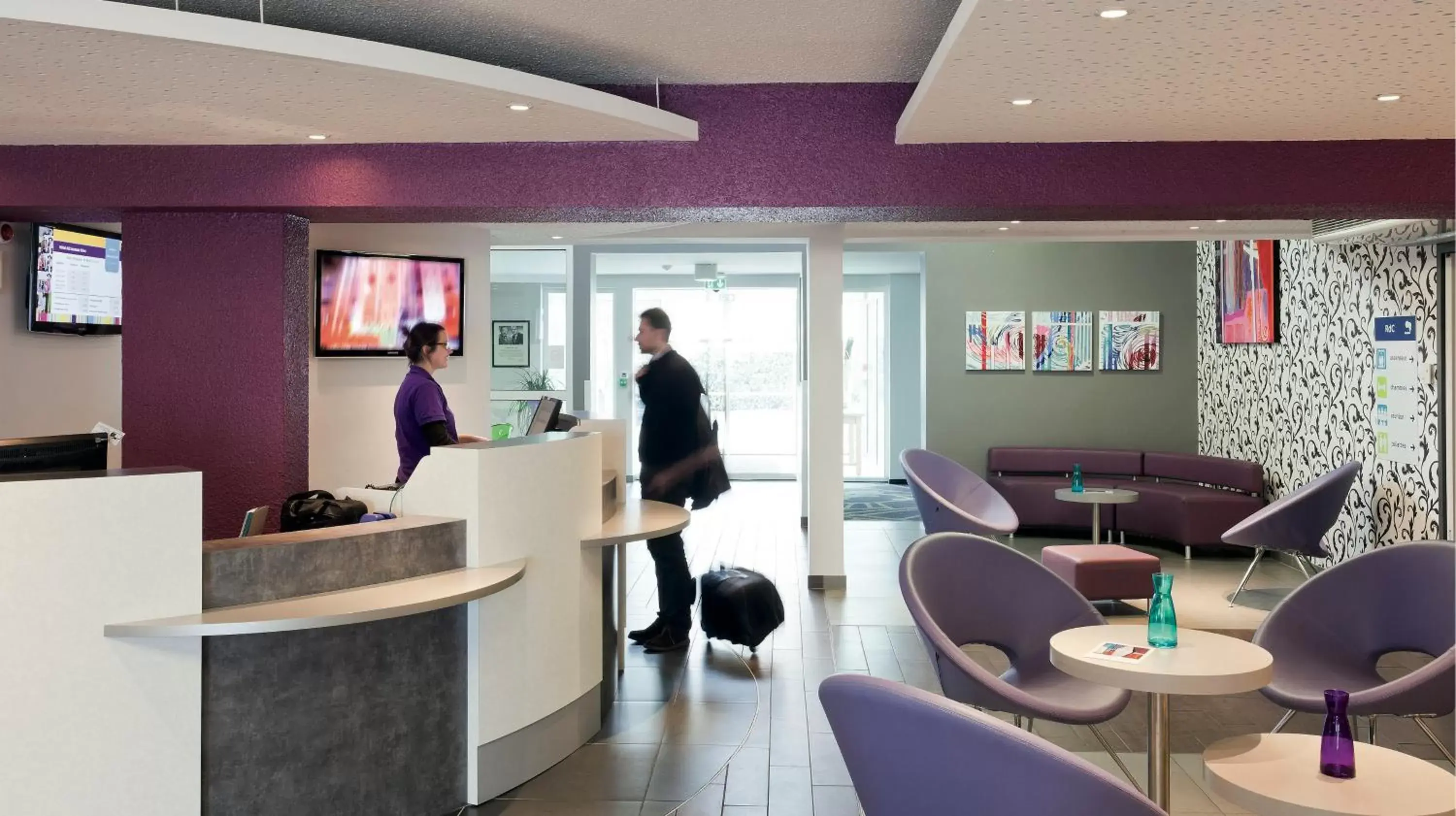 Lobby or reception in ibis styles Brive Ouest