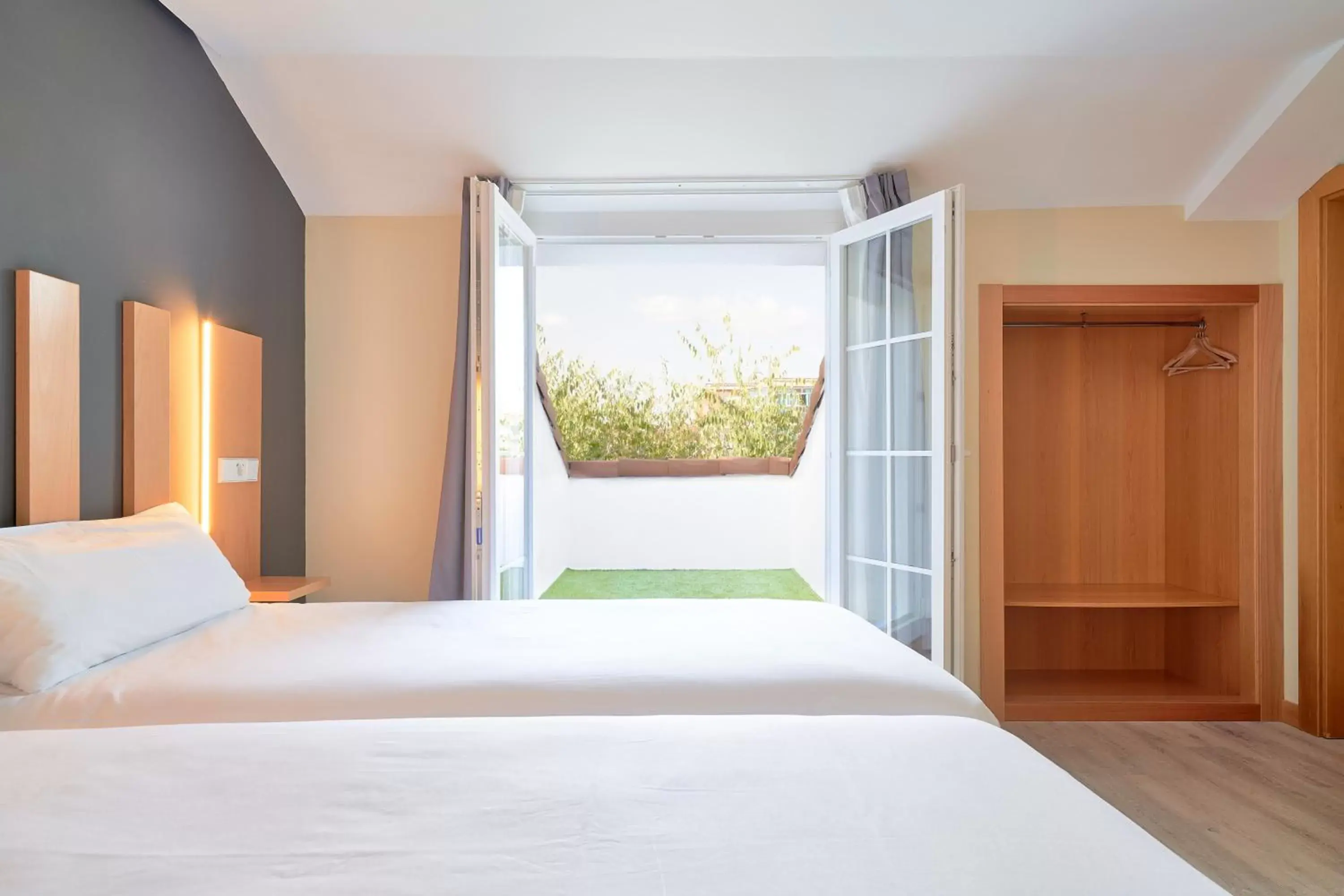 Bed in Smart Hotel La Sagra