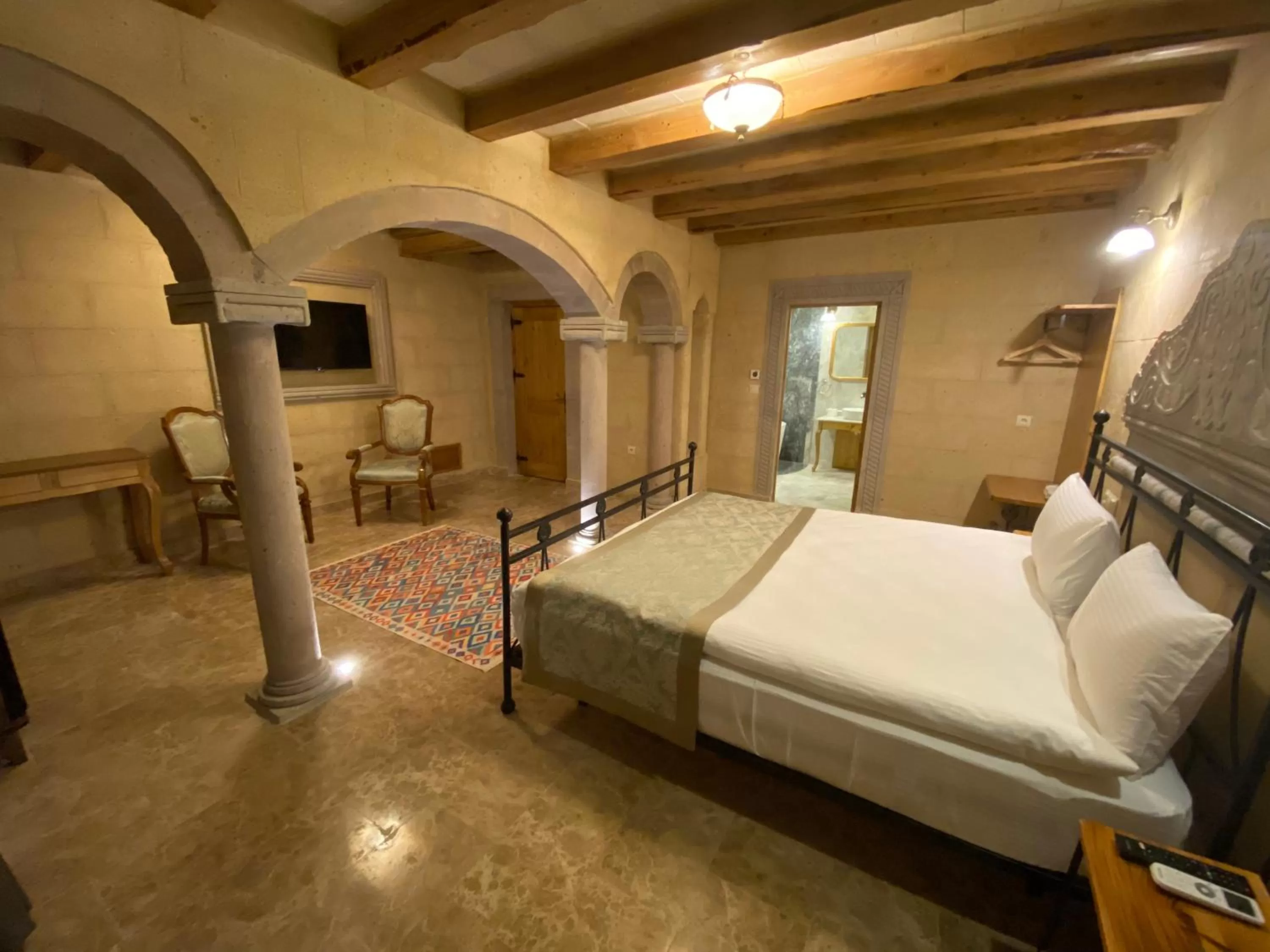 Photo of the whole room, Bed in Cratus Stone Palace