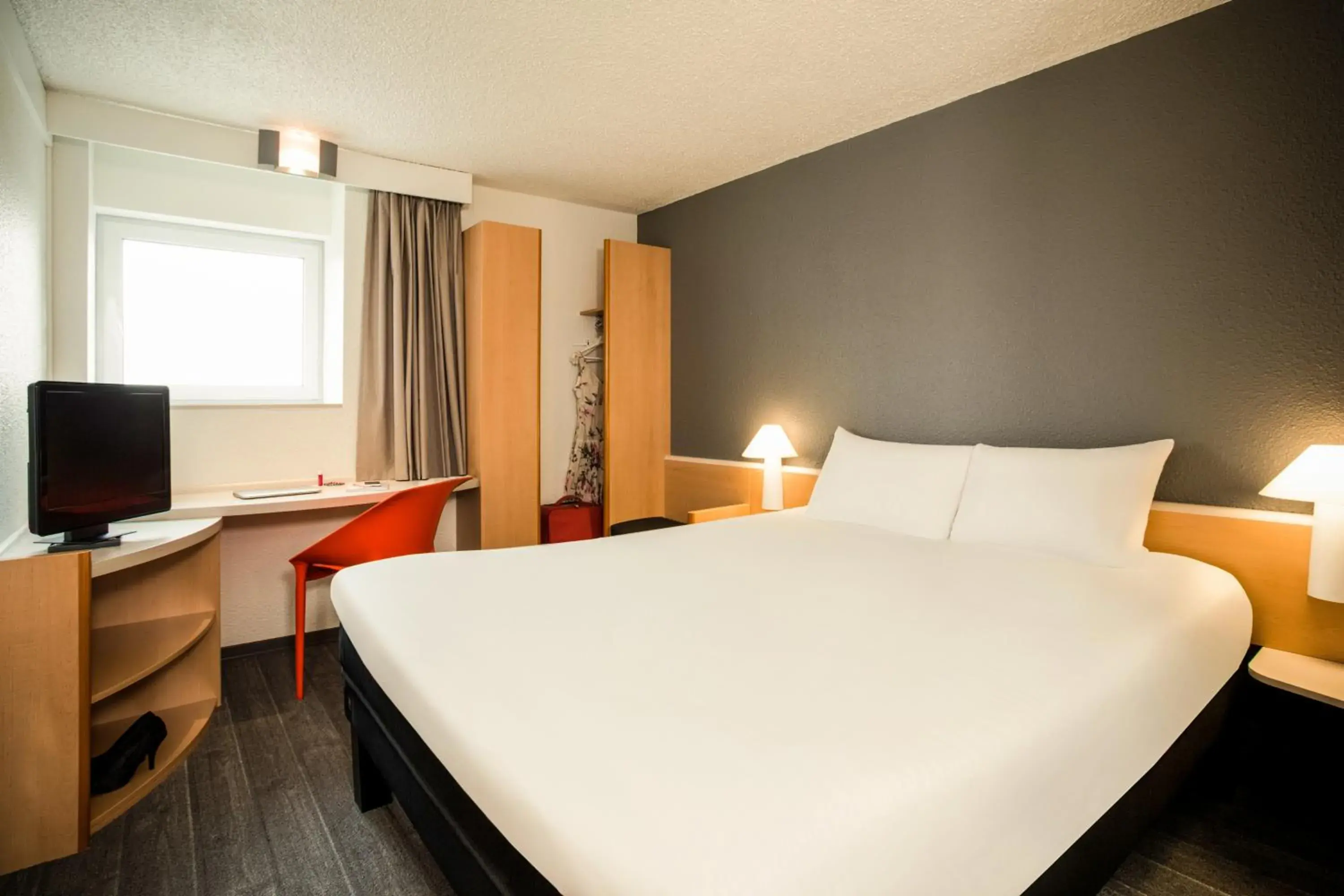 Bed in ibis Orly Chevilly Tram 7