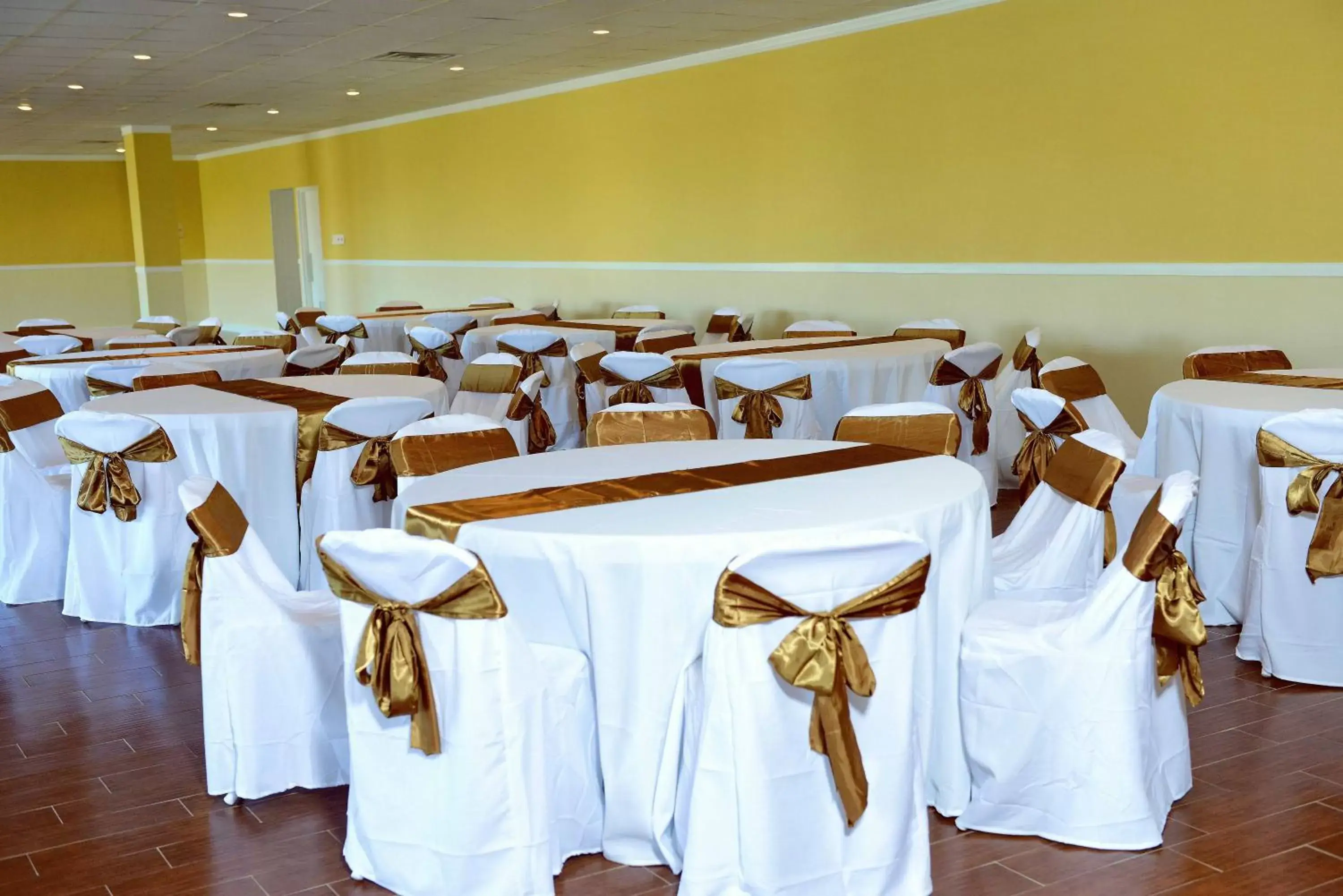 Banquet Facilities in Express Inn & Suites