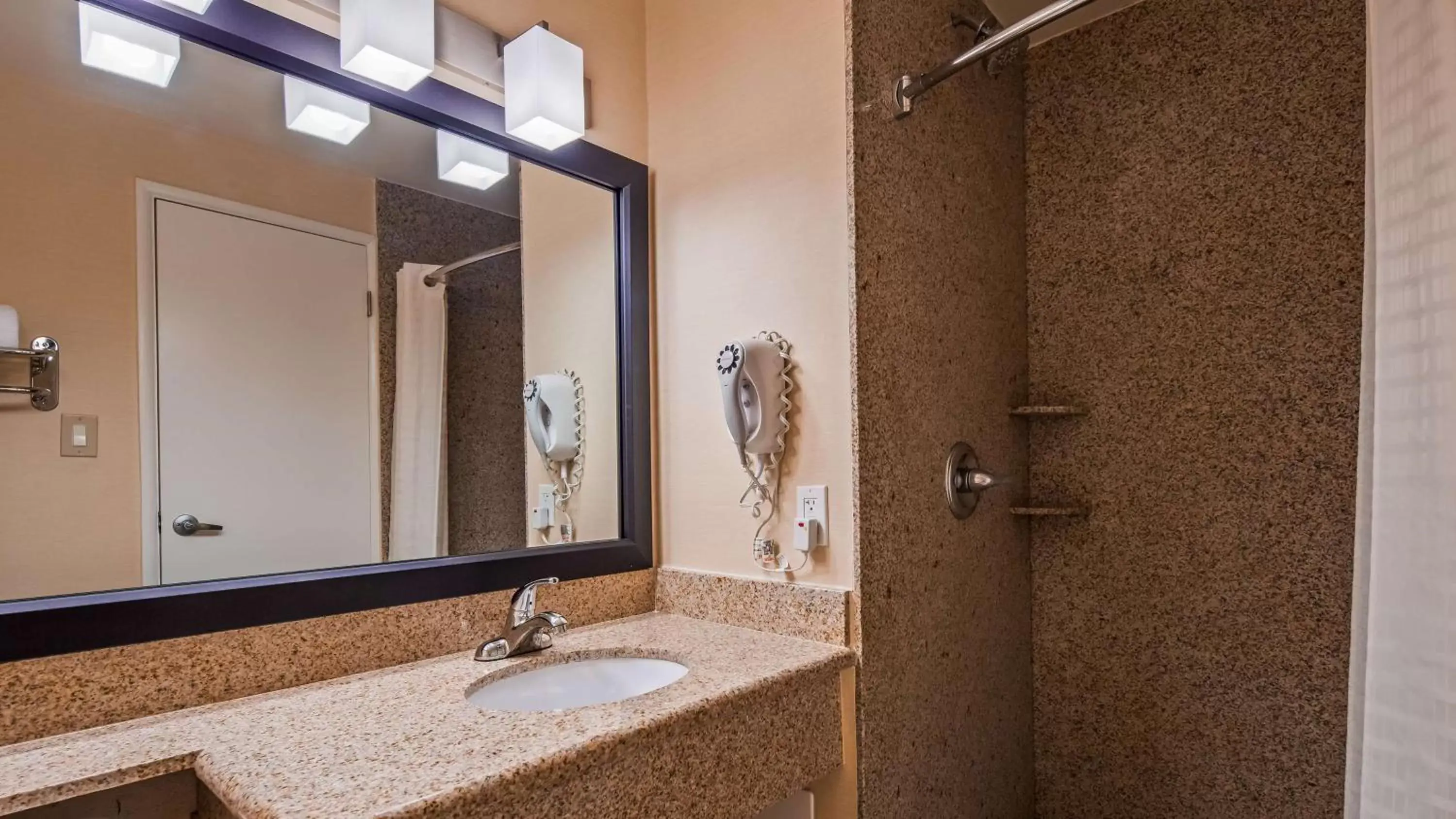 Bathroom in Best Western Date Tree Hotel