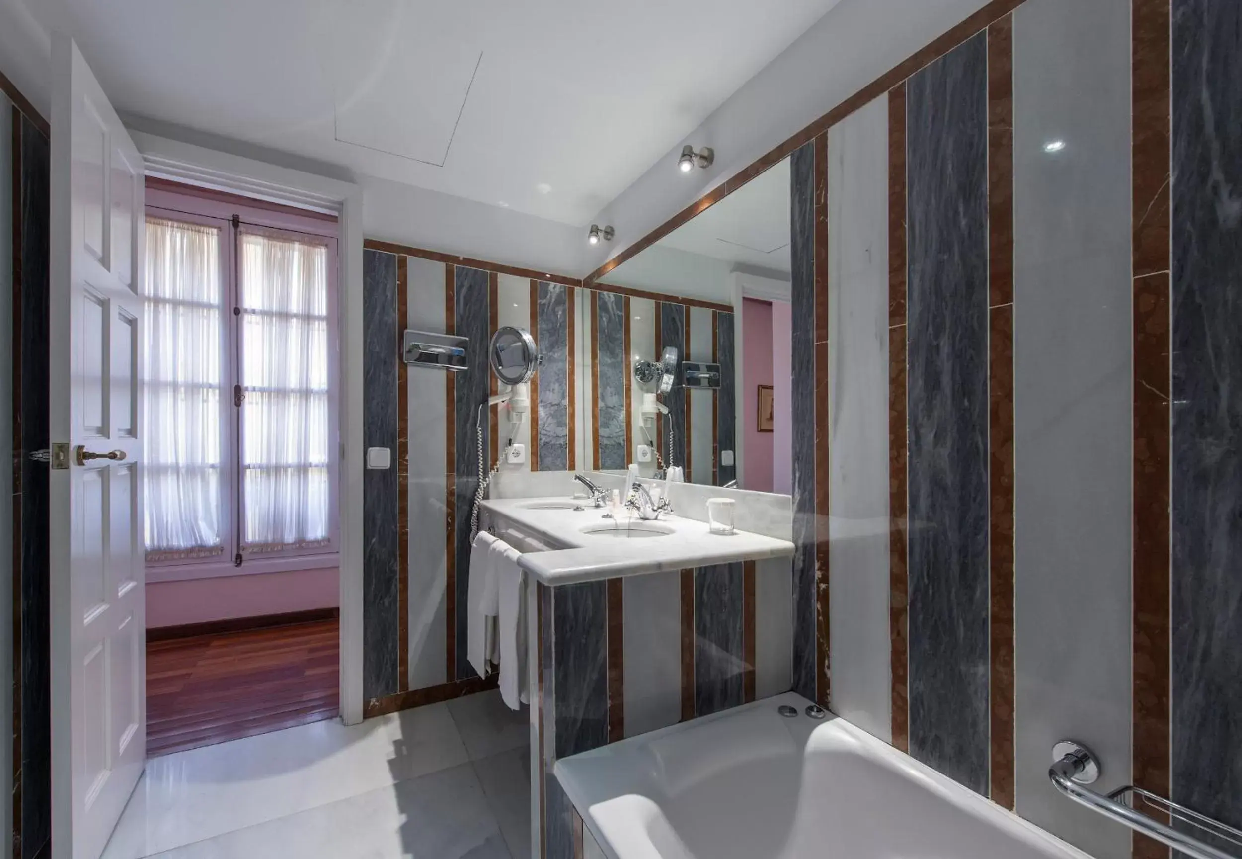 Bathroom in Hotel Las Casas de la Judería