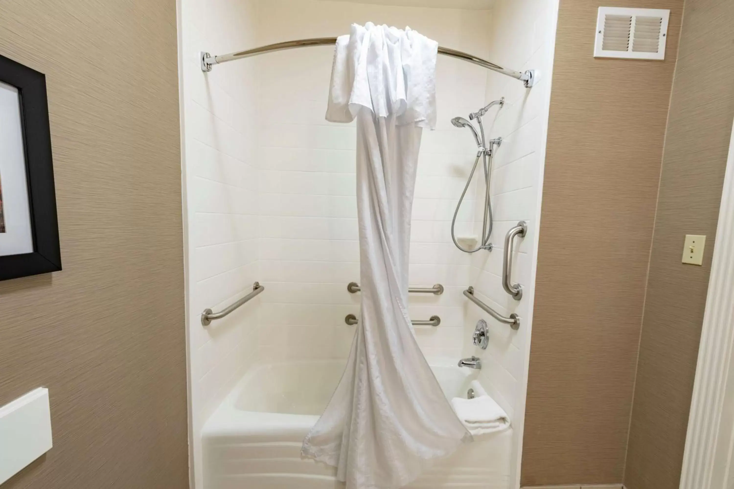 Bathroom in Homewood Suites by Hilton- Longview