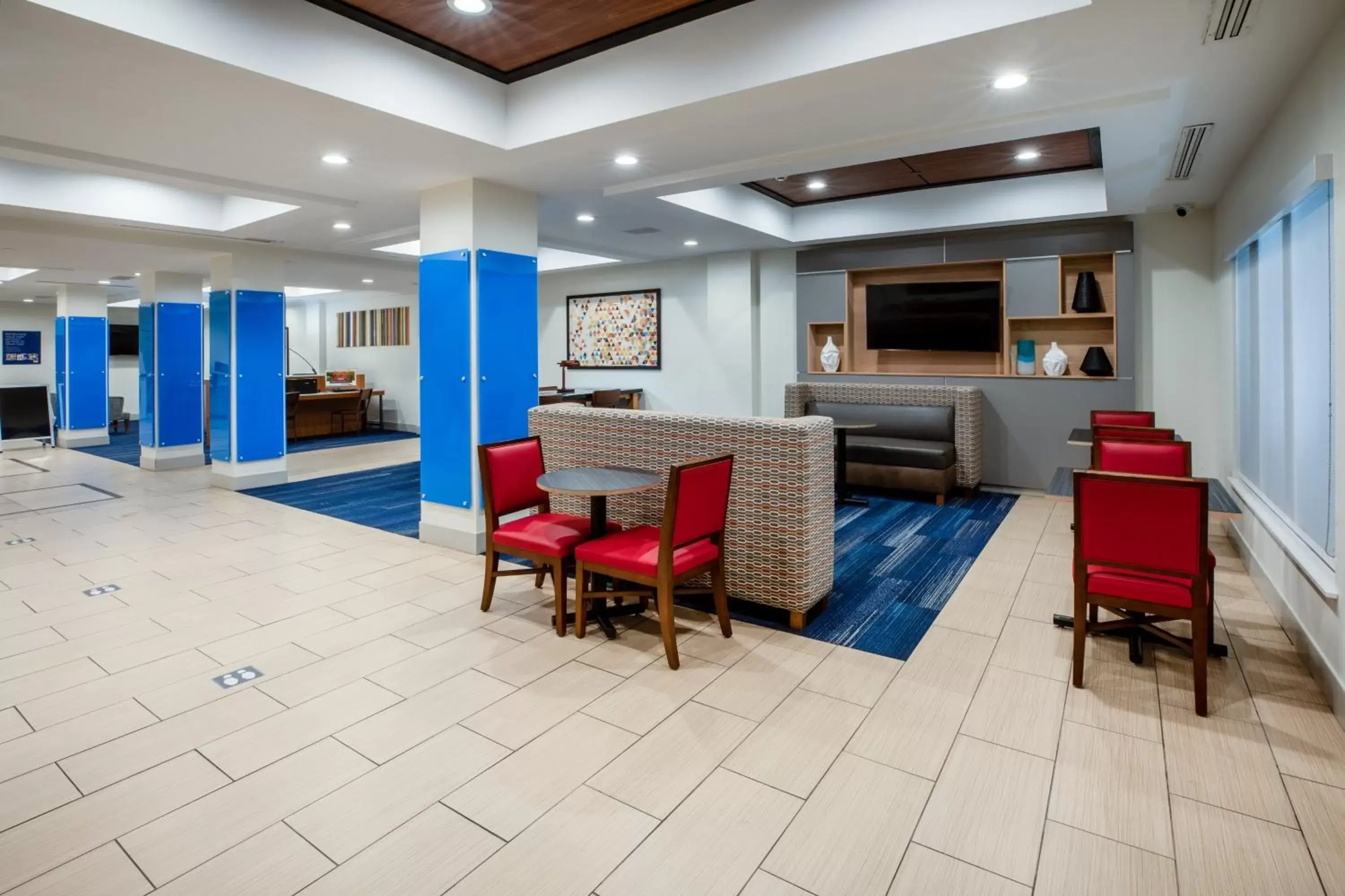 Breakfast, Lobby/Reception in Holiday Inn Express & Suites Rockport - Bay View, an IHG Hotel